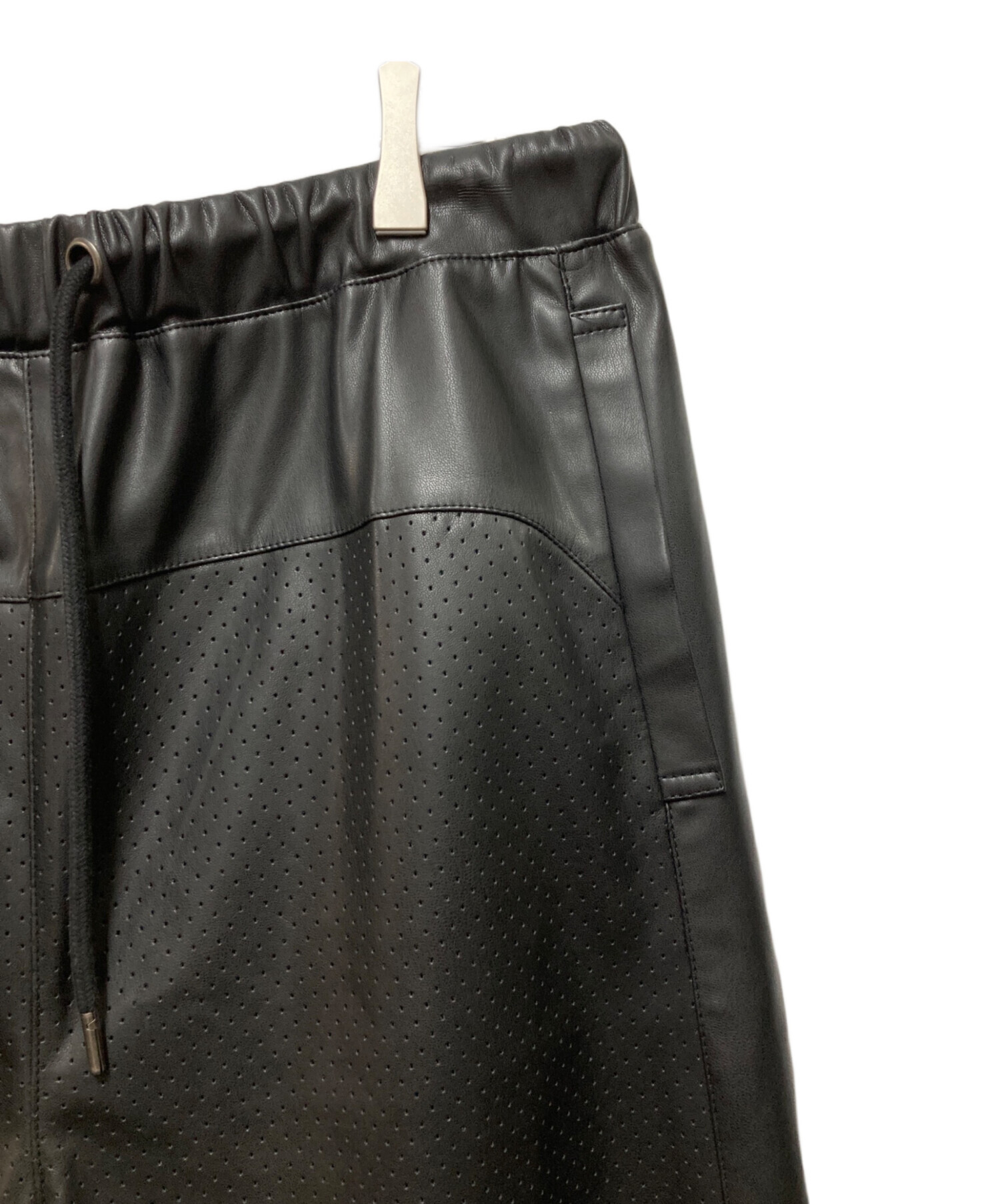 中古・古着通販】BREATH (ブレス) FAUX LEATHER SHORTS ブラック