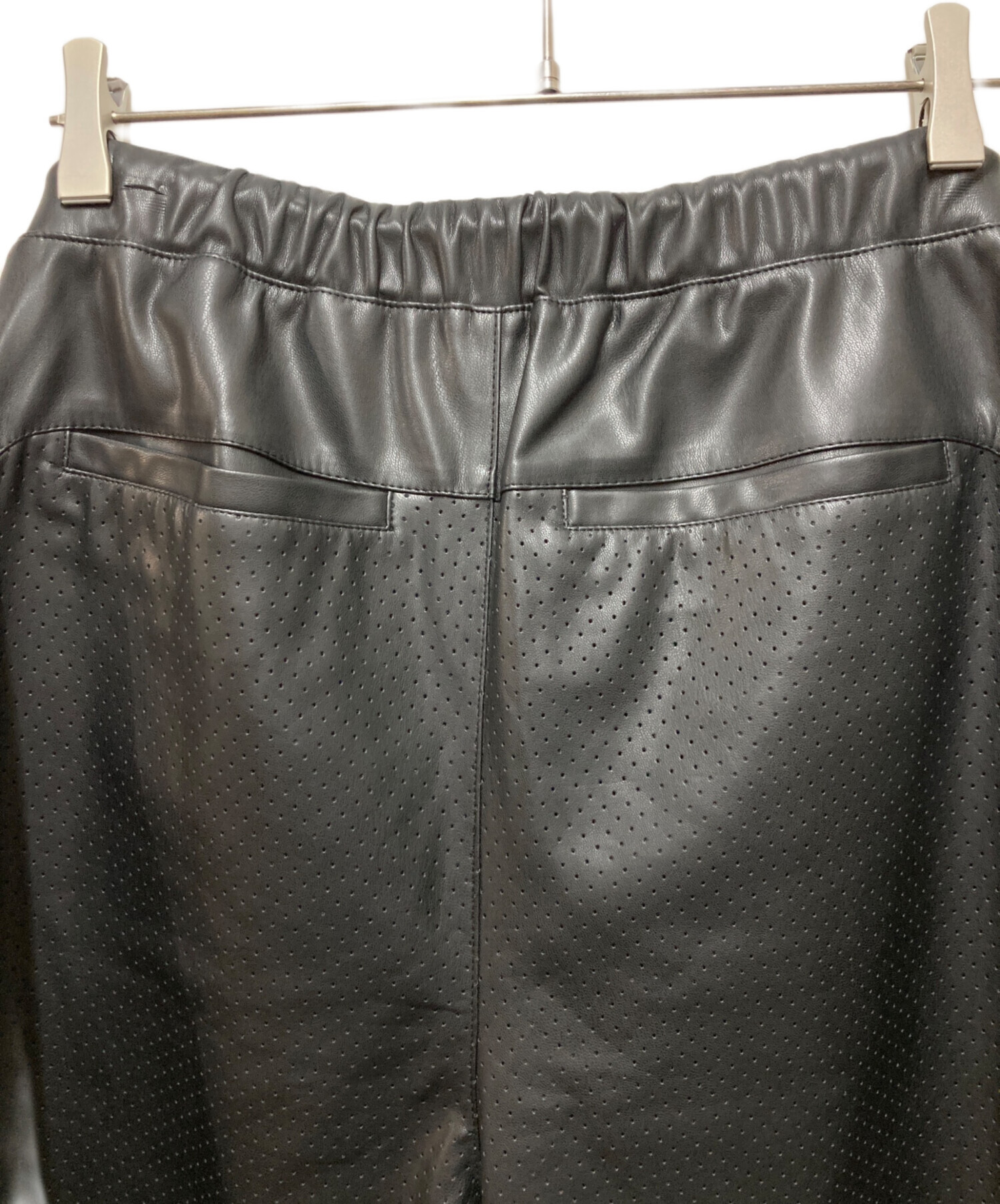中古・古着通販】BREATH (ブレス) FAUX LEATHER SHORTS ブラック