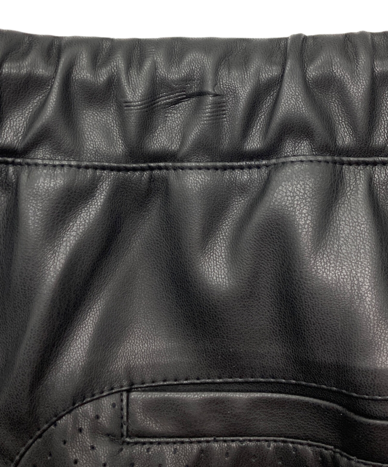 中古・古着通販】BREATH (ブレス) FAUX LEATHER SHORTS ブラック