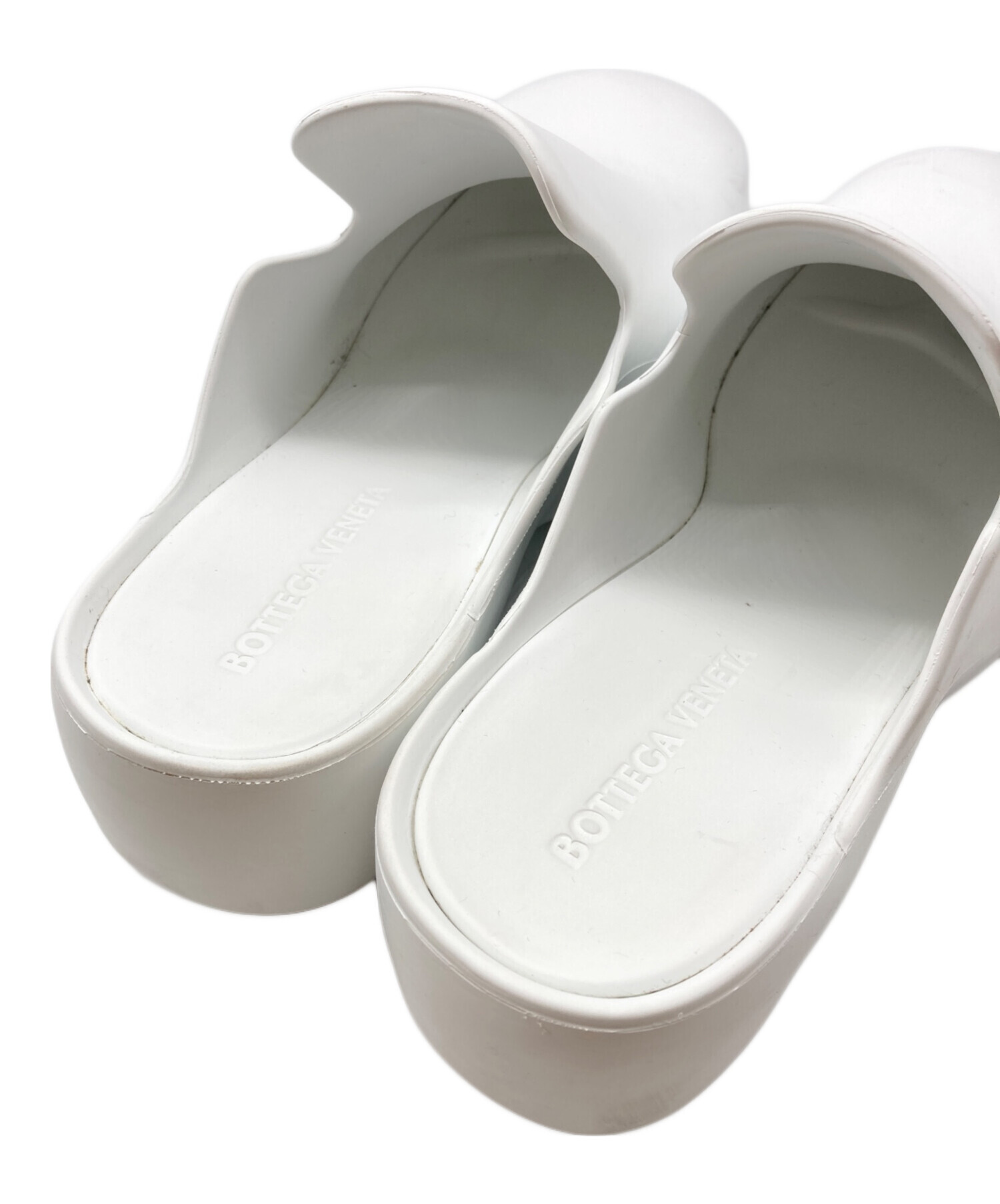 【新品】BOTTEGA VENETA ラバー フラッシュサンダル ホワイト 43 新品】BOTTEGA VENETA ラバー フラッシュサンダル ホワイト 43 新品