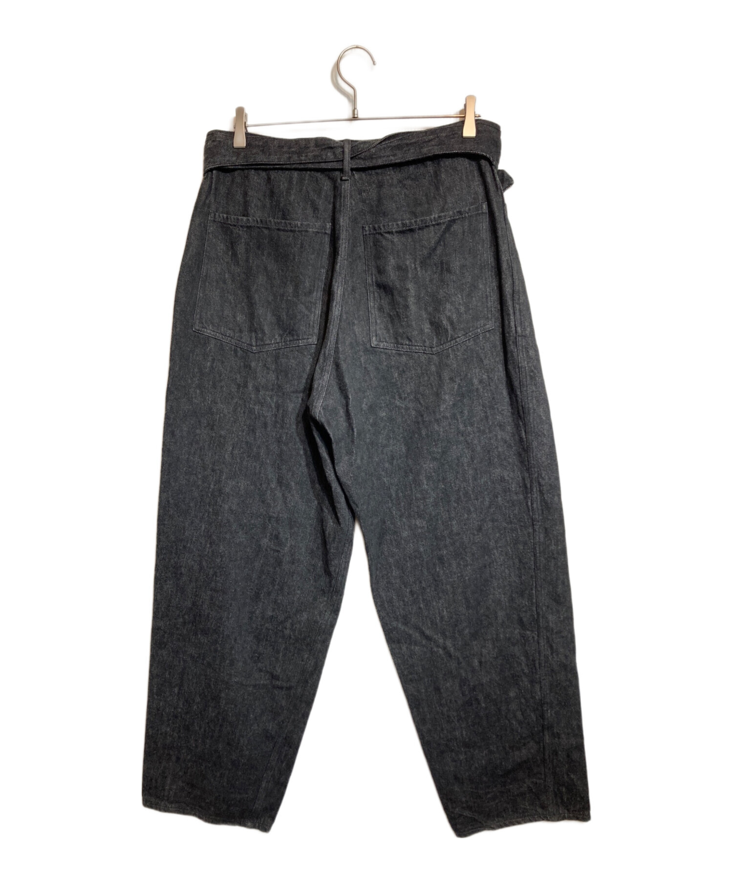 中古・古着通販】COMOLI (コモリ) ベルテッドデニムパンツ ブラック 
