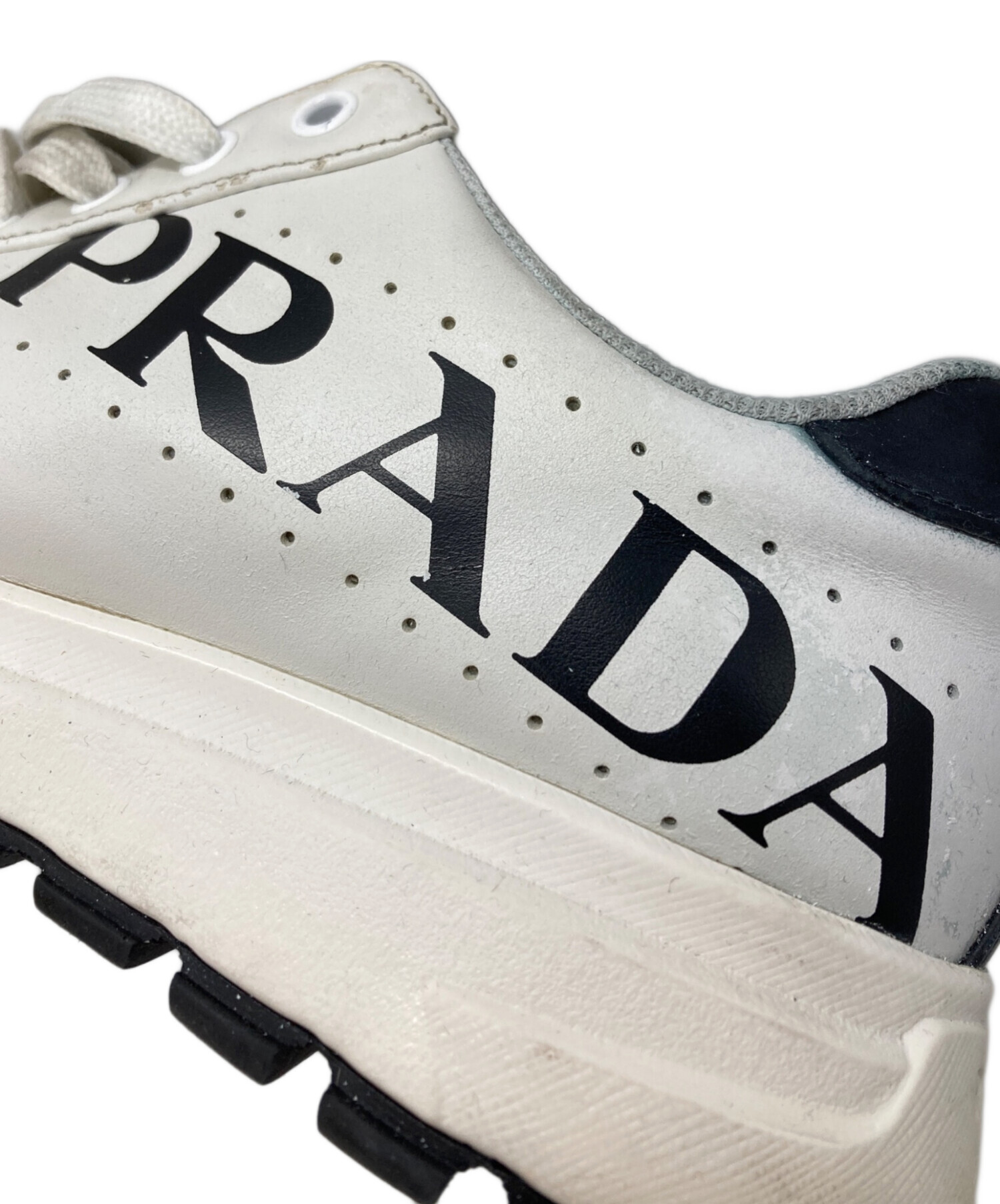 ★yu_kat ★ PRADA スニーカー　ローカット　サイドロゴ 中古・古着通販】PRADA (プラダ) サイドロゴ レザー ローカット