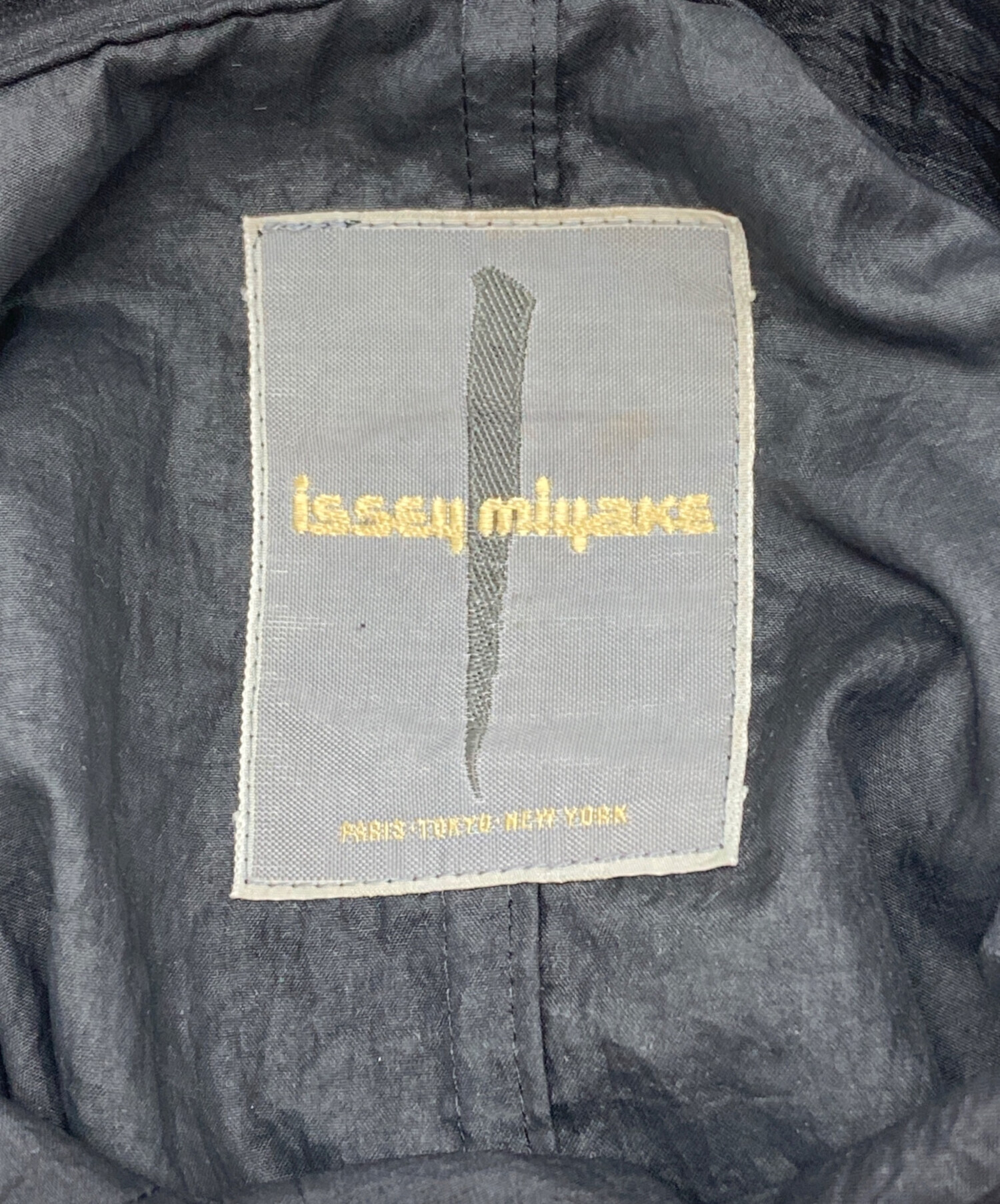 中古・古着通販】ISSEY MIYAKE (イッセイミヤケ) ナイロンコート