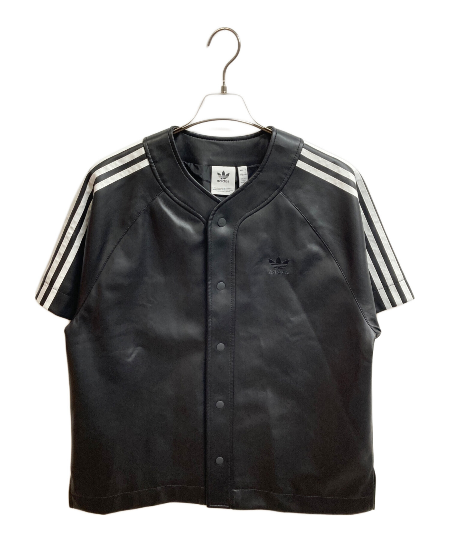 adidas フェイクレザーアディカラースリーストライプスベースボールシャツ 中古・古着通販adidas (アディダス) フェイクレザー アディカラー