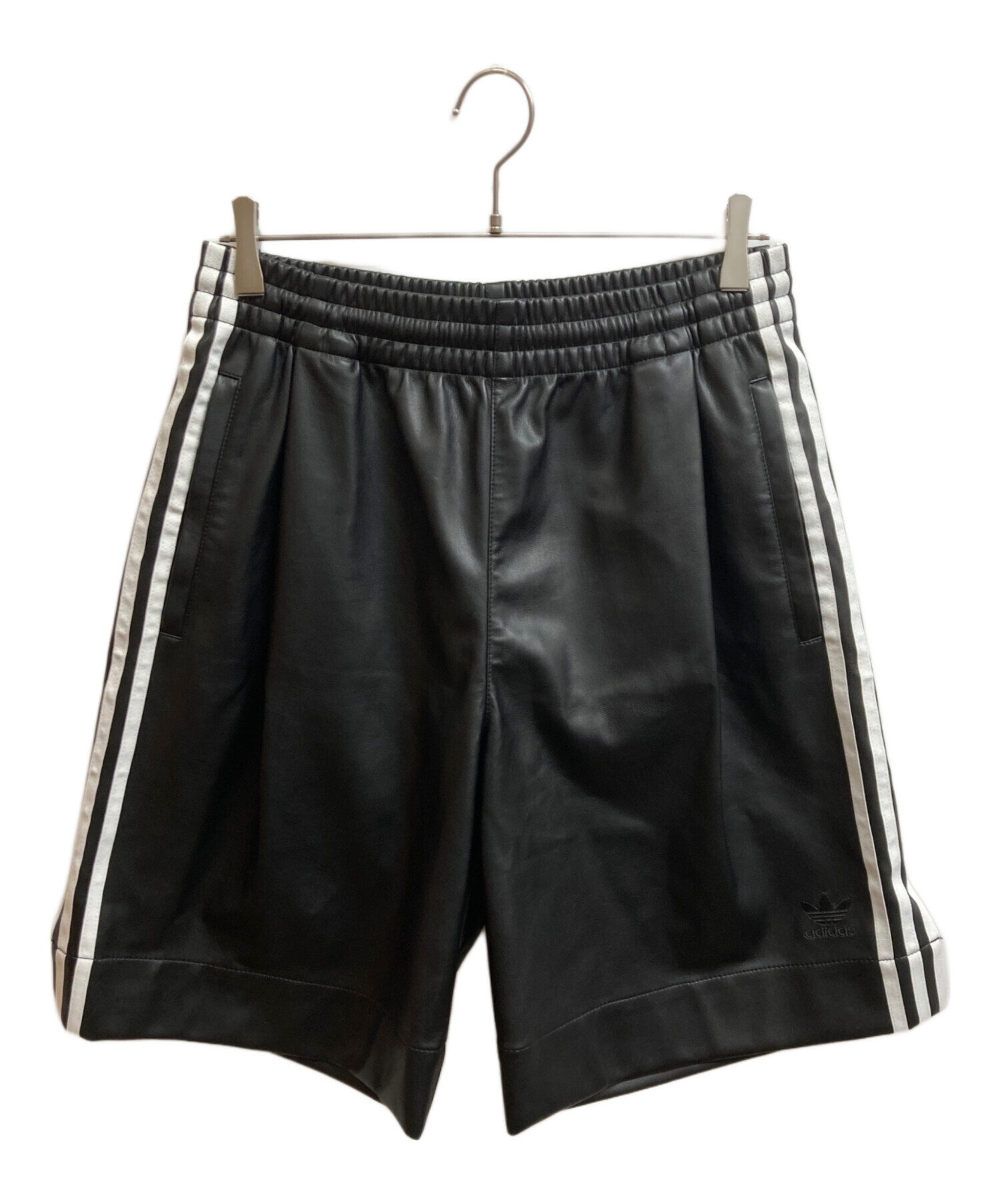 アディダス　ショーツ　XL　フェイクレザー　ブラック 中古・古着通販】adidas (アディダス) フェイクレザースリーストライプ