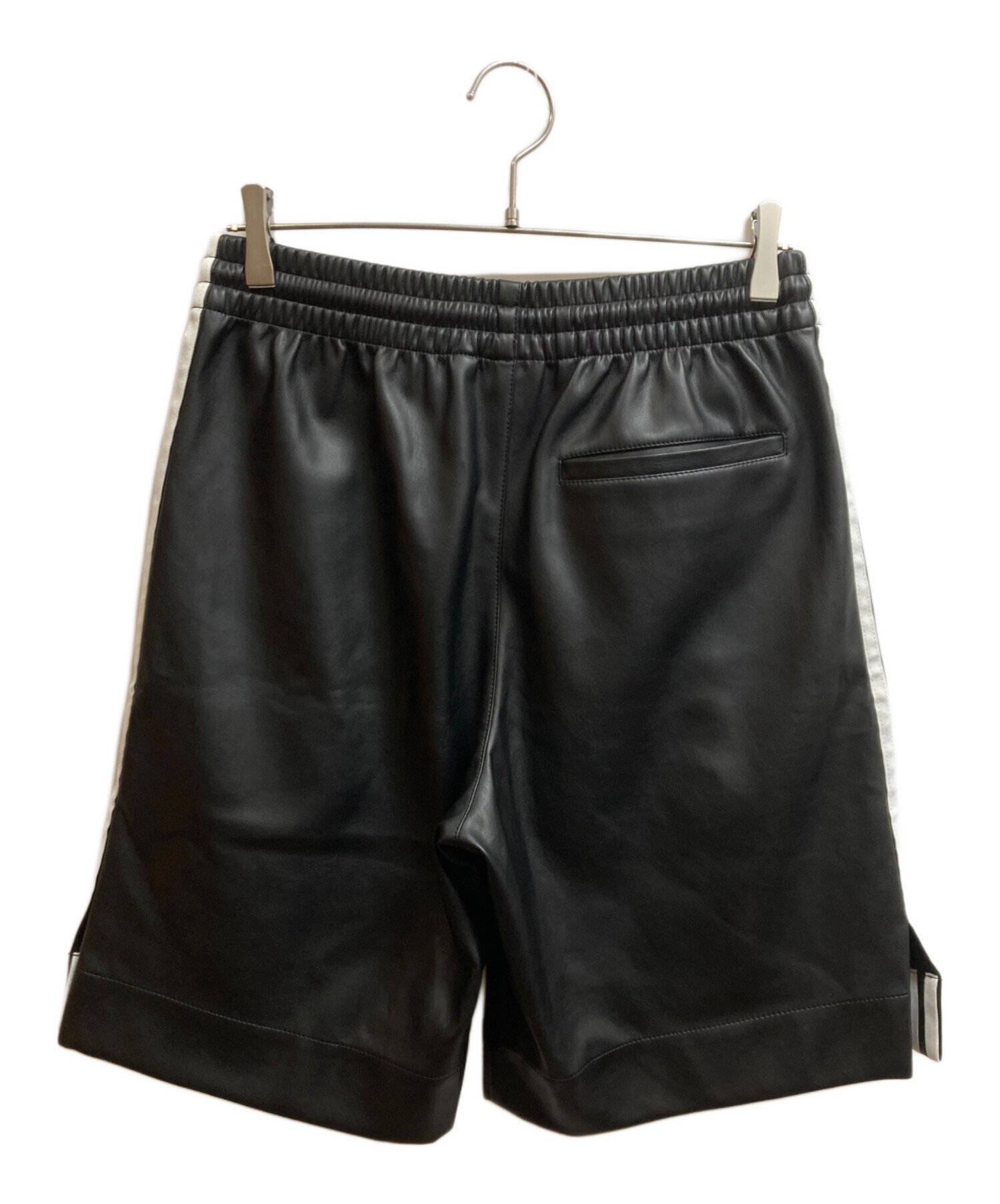 中古・古着通販】adidas (アディダス) フェイクレザースリーストライプ