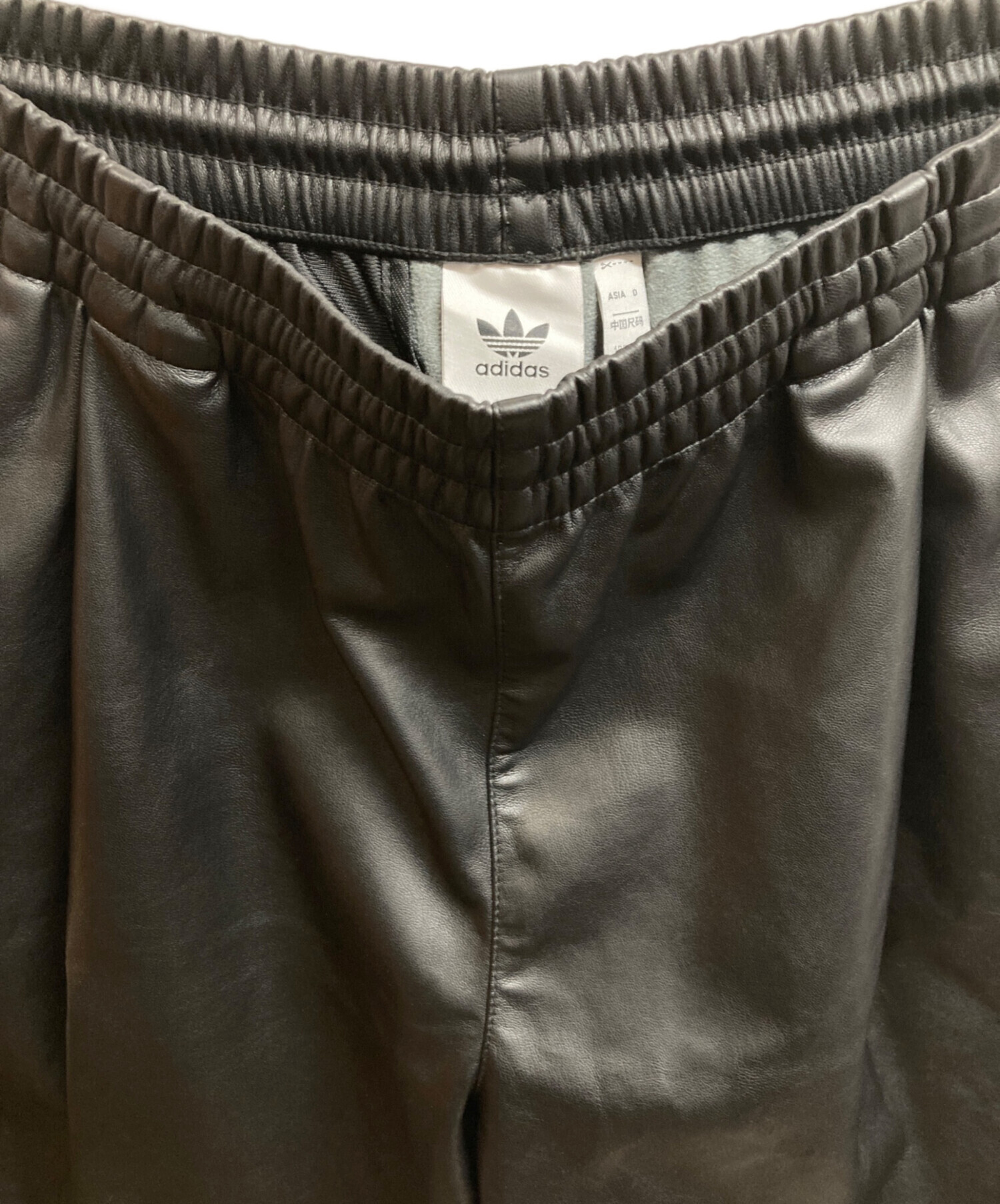 中古・古着通販】adidas (アディダス) フェイクレザースリーストライプ