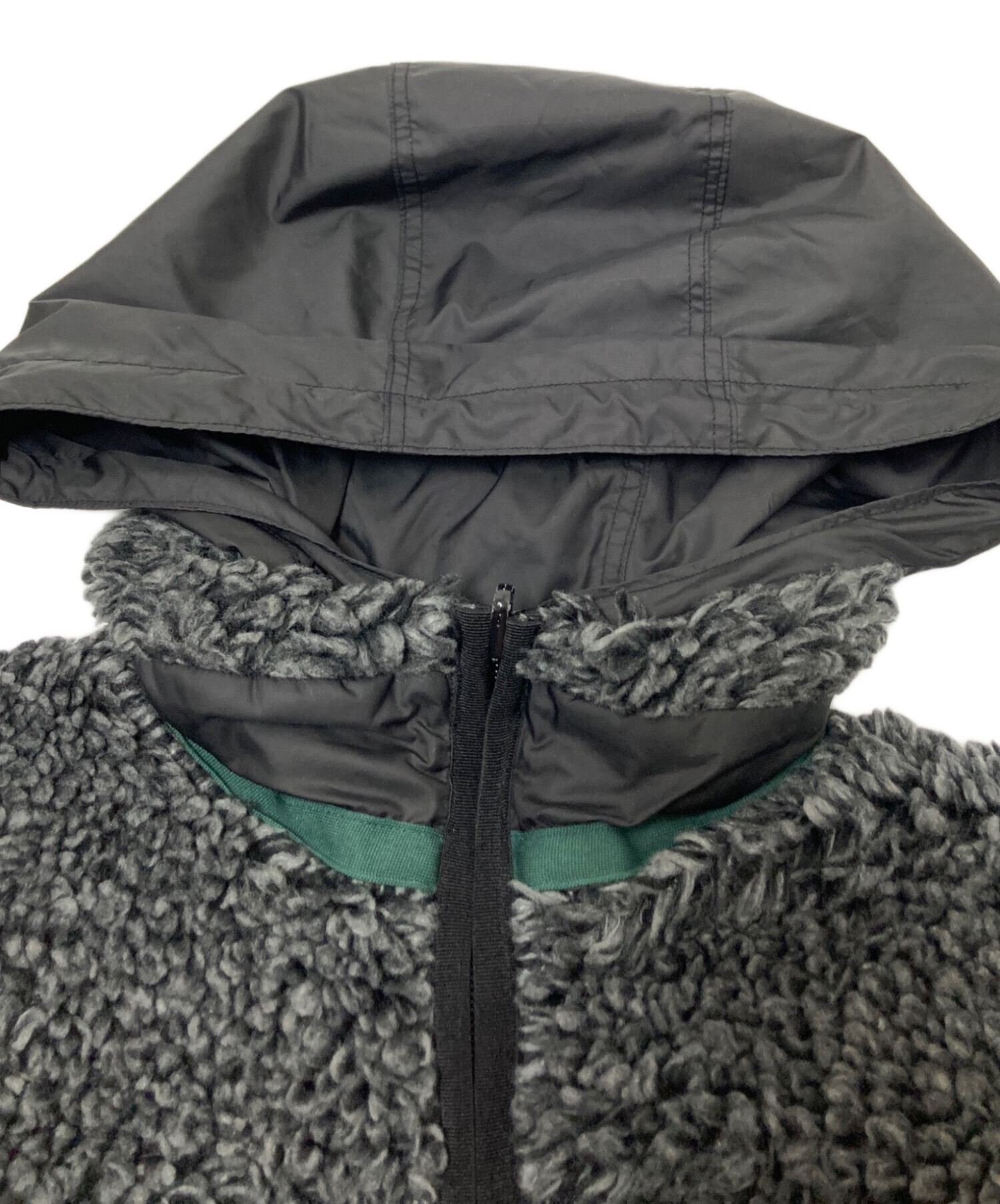 美品 サカイ 日本製 リバーシブル フリース ベスト グレー×ブラック メンズ2 中古・古着通販】sacai (サカイ) リバーシブルフリースベスト ブラック