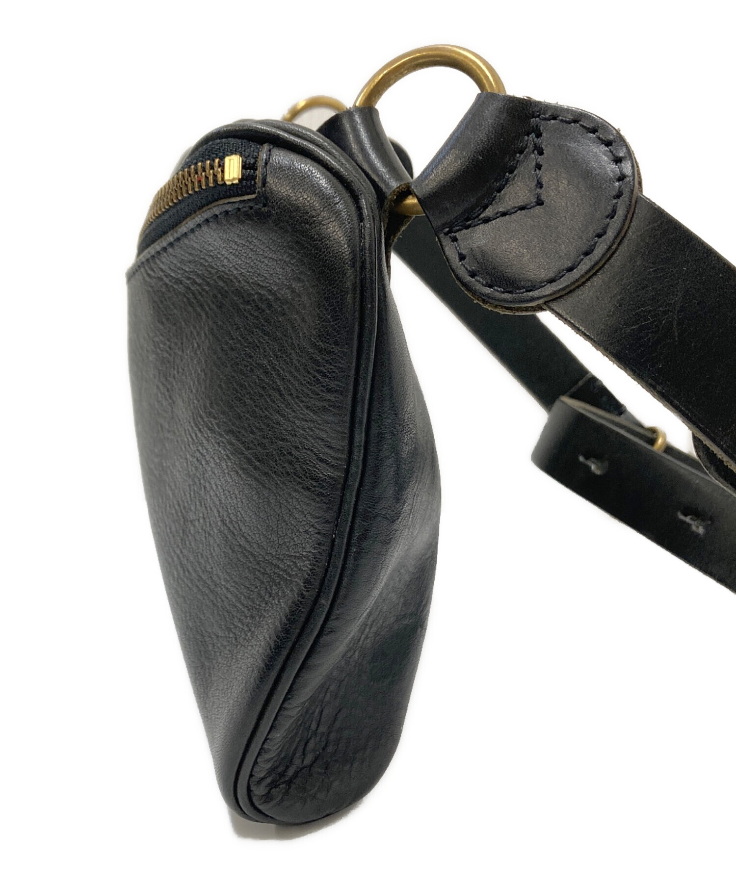 美品 SLOW バックル ショルダーバッグ ブラック 牛革 レザー 中古・古着通販】SLOW (スロウ) レザーショルダーバッグ ブラック