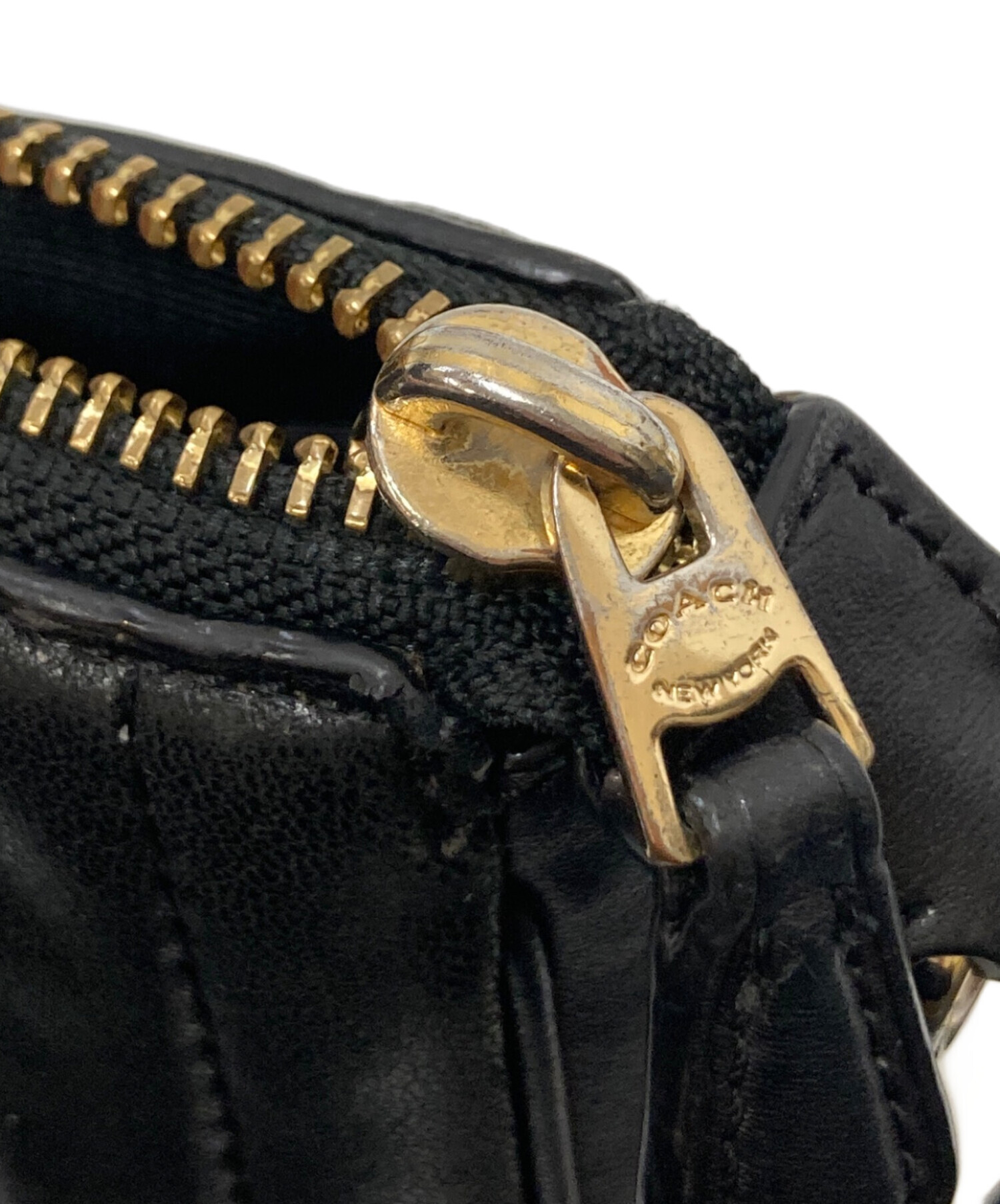 【美品】coach、コーチ、ブラックレザーキルティングゴールドショルダーバッグ 中古・古着通販】COACH (コーチ) キルティングショルダーバッグ