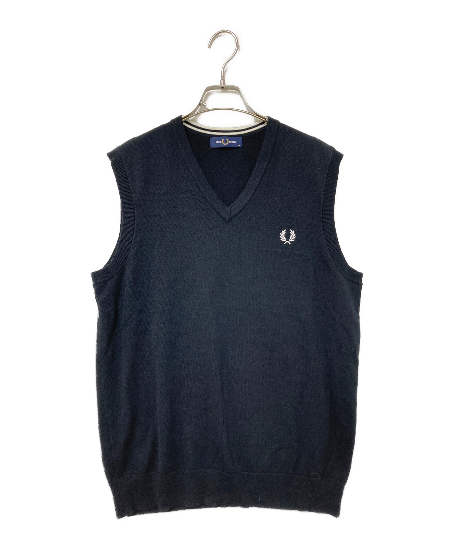 未使用品　フレッドペリー ベスト メンズ - ダークグレー ニット 中古・古着通販】FRED PERRY (フレッドペリー) ニットベスト ブラック