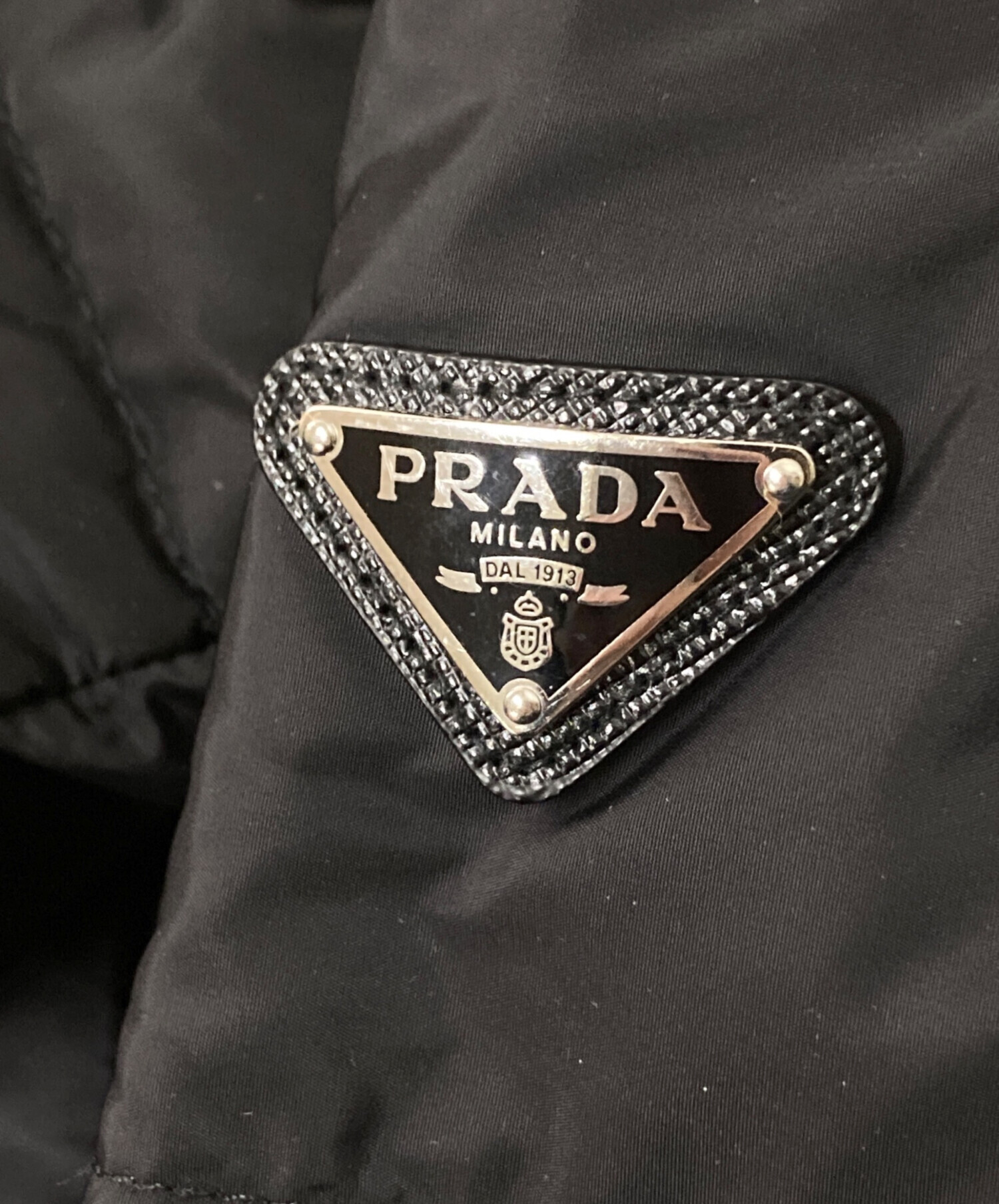 中古・古着通販】PRADA (プラダ) プレート付きダウンジャケット