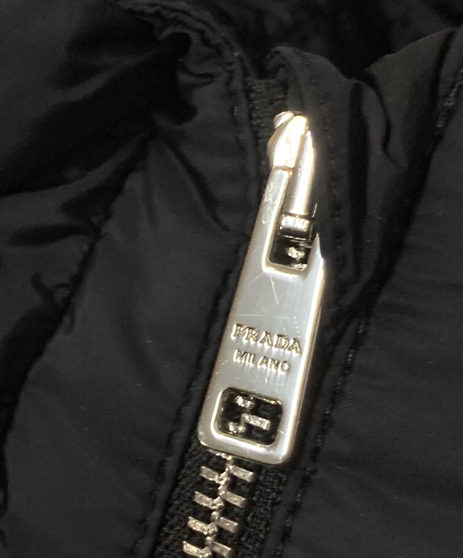 中古・古着通販】PRADA (プラダ) プレート付きダウンジャケット
