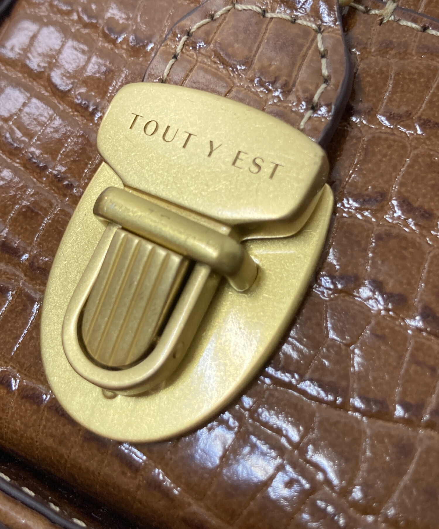 中古・古着通販】TOUT Y EST (トゥティエ) クロコ型押しハンドバッグ