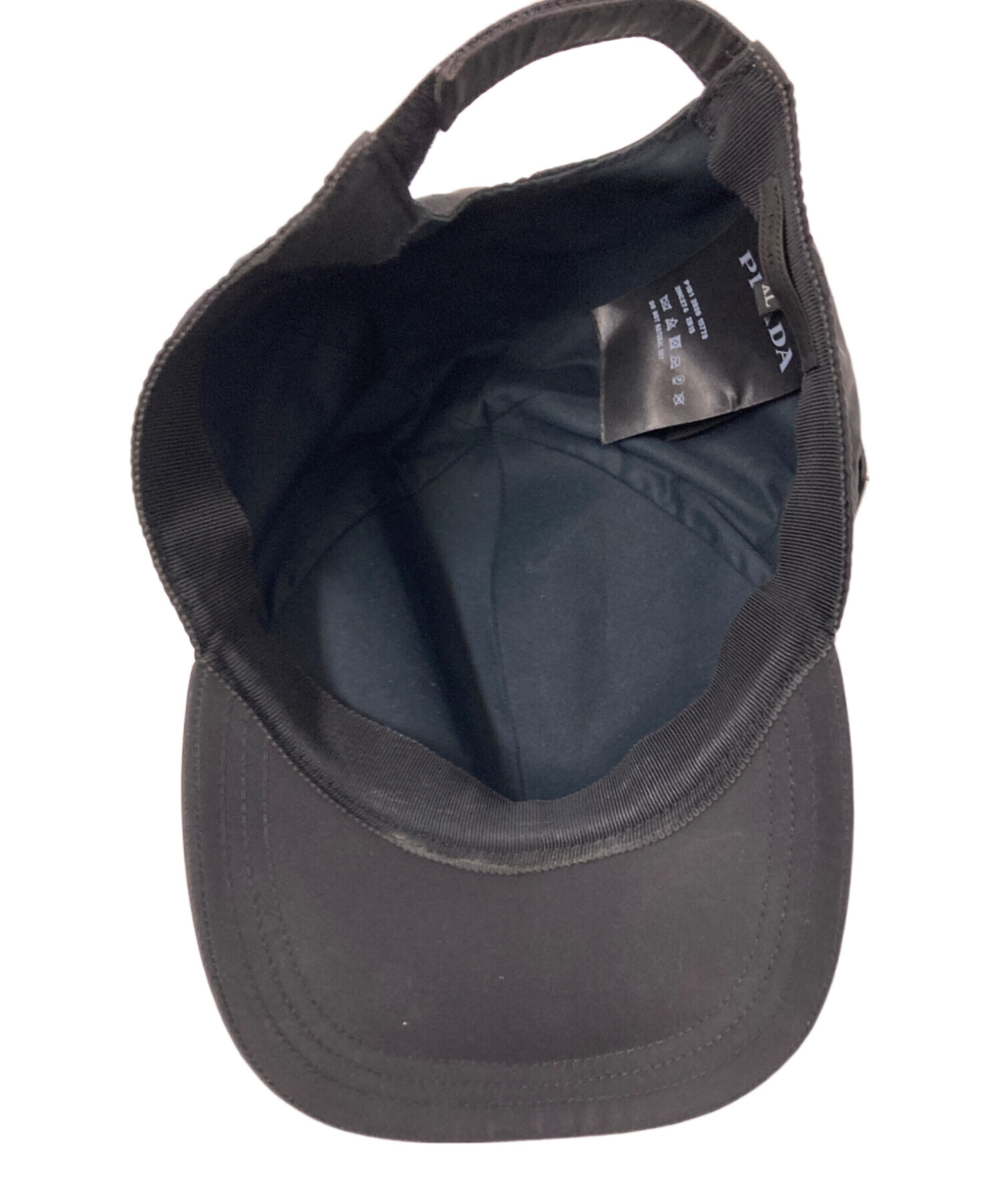 中古・古着通販】PRADA (プラダ) 三角ロゴプレートキャップ ブラック 中古・古着通販】PRADA (プラダ) 三角ロゴプレートキャップ ブラック