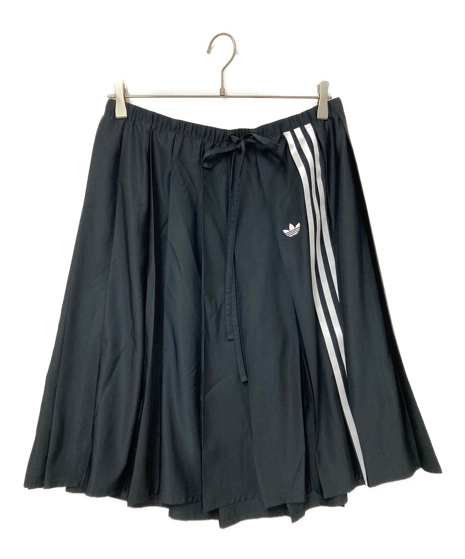 【中古】「非常に良い」eS Vol.03 ファミリースタイル ~FAMILY STYLE~ 中古・古着通販】adidas (アディダス) リボン プリーツ マキシスカート