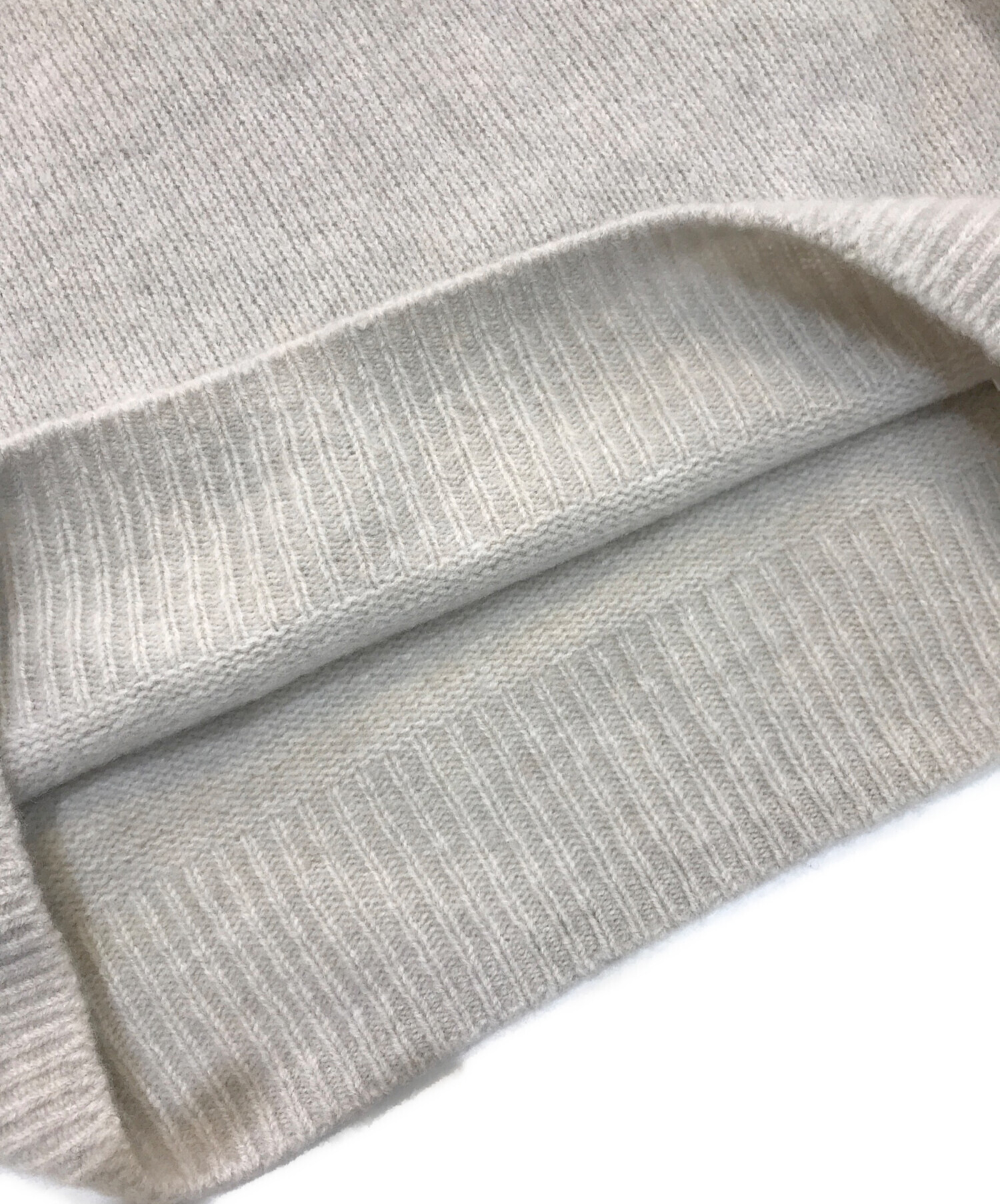 【新品タグ付き】Spick and Span、ボトルネックドルマンスリーブニット Spick & Span（スピックアンドスパン）の「ボトルネック ドルマン
