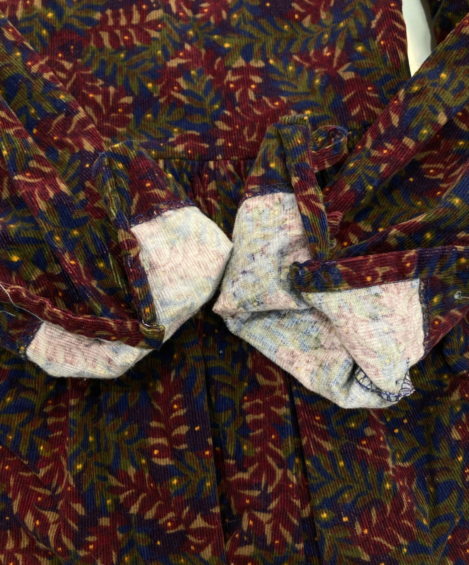 LAURA ASHLEY 黒赤ベルベットケープ　ビンテージ LAURA ASHLEY 黒赤ベルベットケープ ビンテージ Vintage Laura Ashley