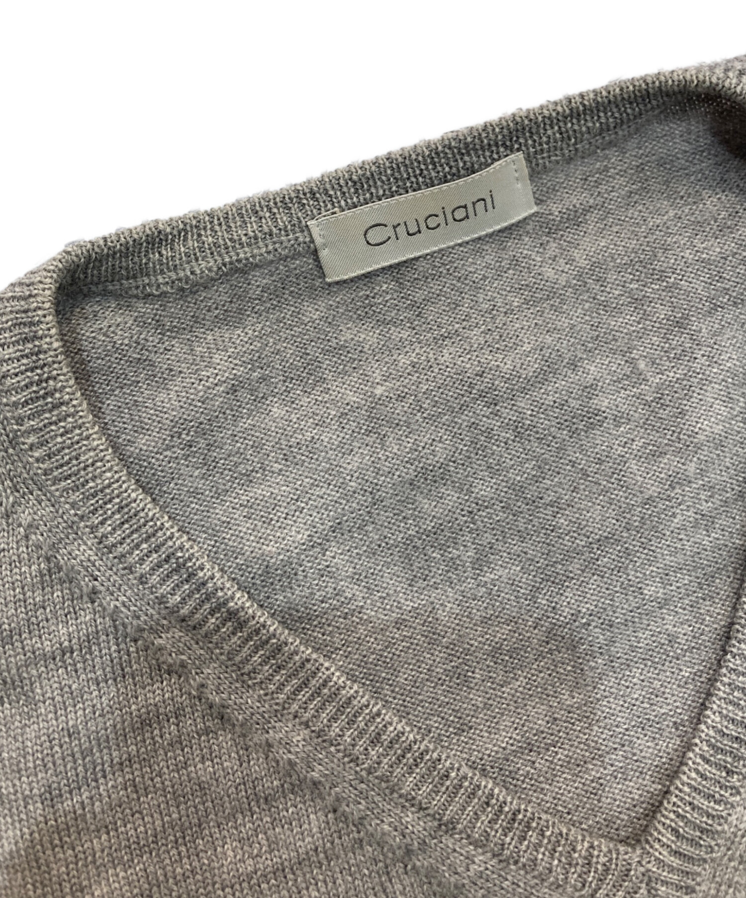中古・古着通販】Cruciani (クルチアーニ) Vネックニット グレー 