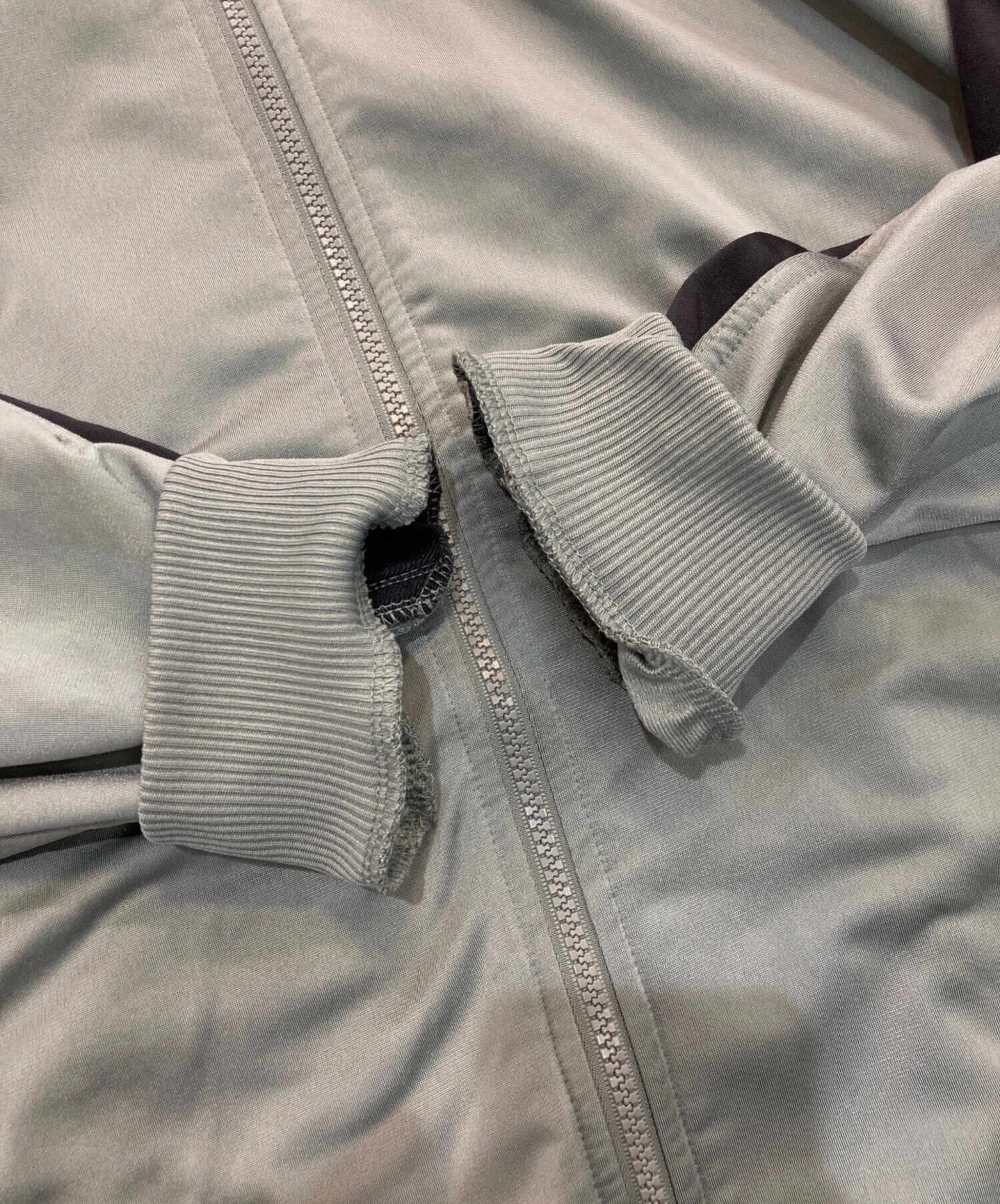 アディダス トラックジャケット 万国旗タグ グレー XL〜2XL 【公式通販】