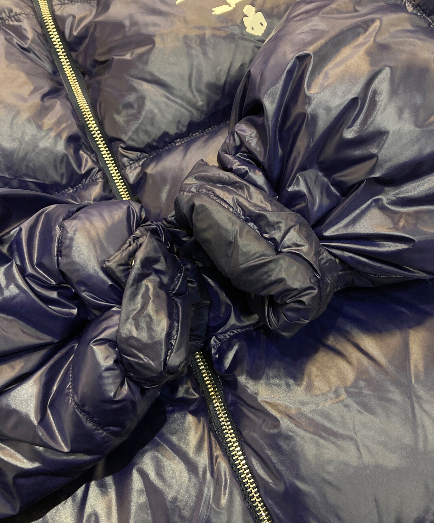 PRADA ダウンジャケット 光沢ある紺色 PRADA ダウンジャケット 光沢ある紺色 PRADA（ダウンジャケット