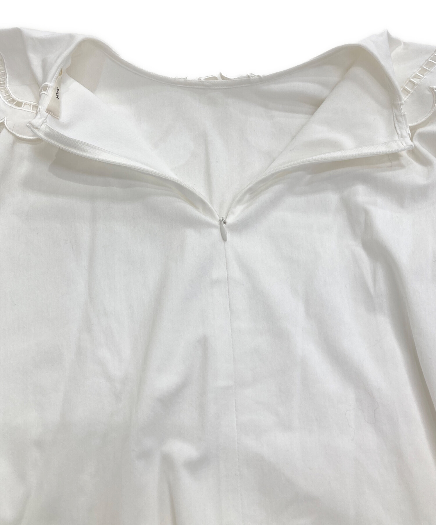 中古・古着通販】yori (ヨリ) スカラップカラーロンTee ホワイト