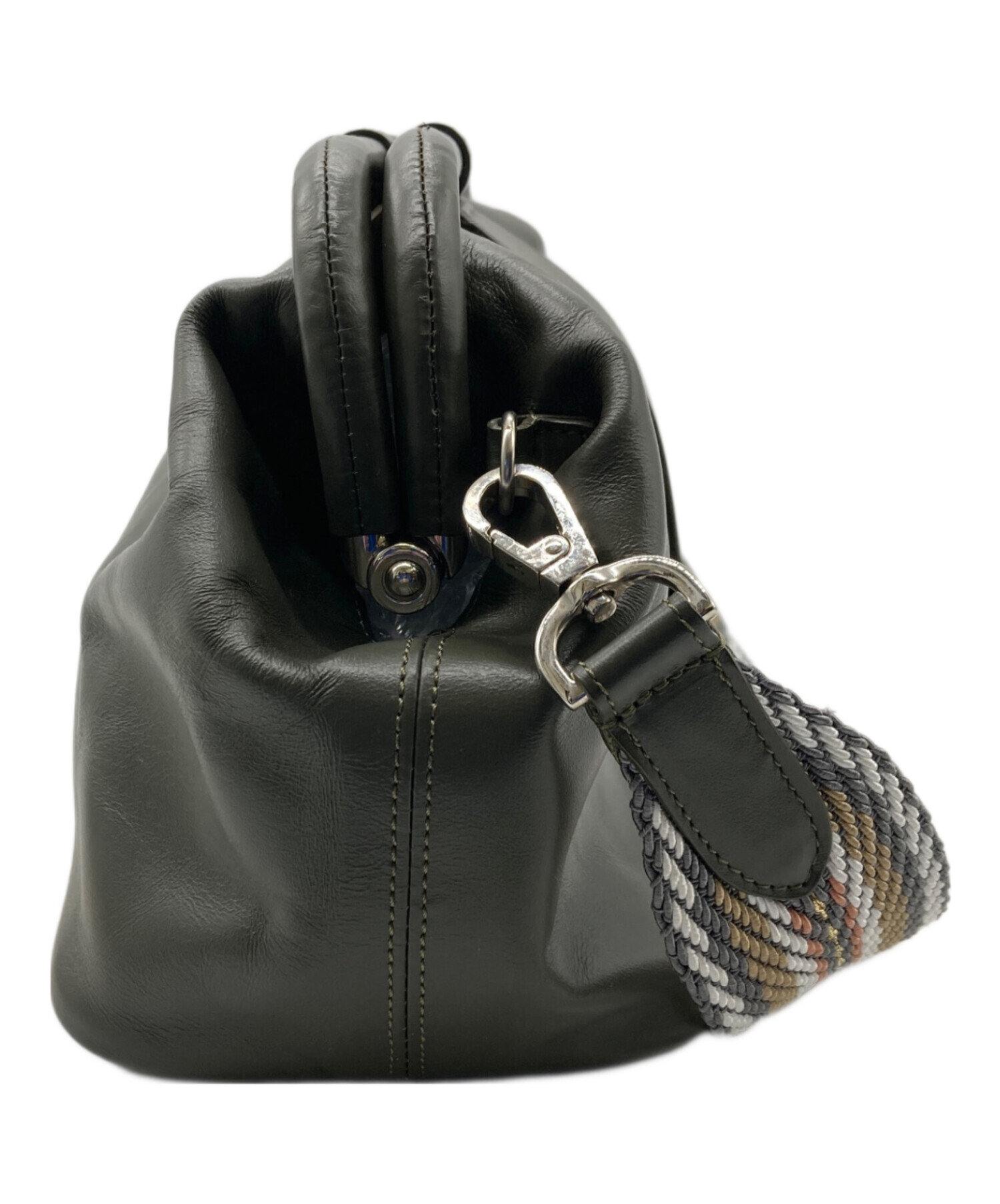 ADMJ がま口　レザー　クロスボディバッグ ALLSAINTS（オールセインツ）の「MADEA LEATHER CROSSBODY BAG | MADEA