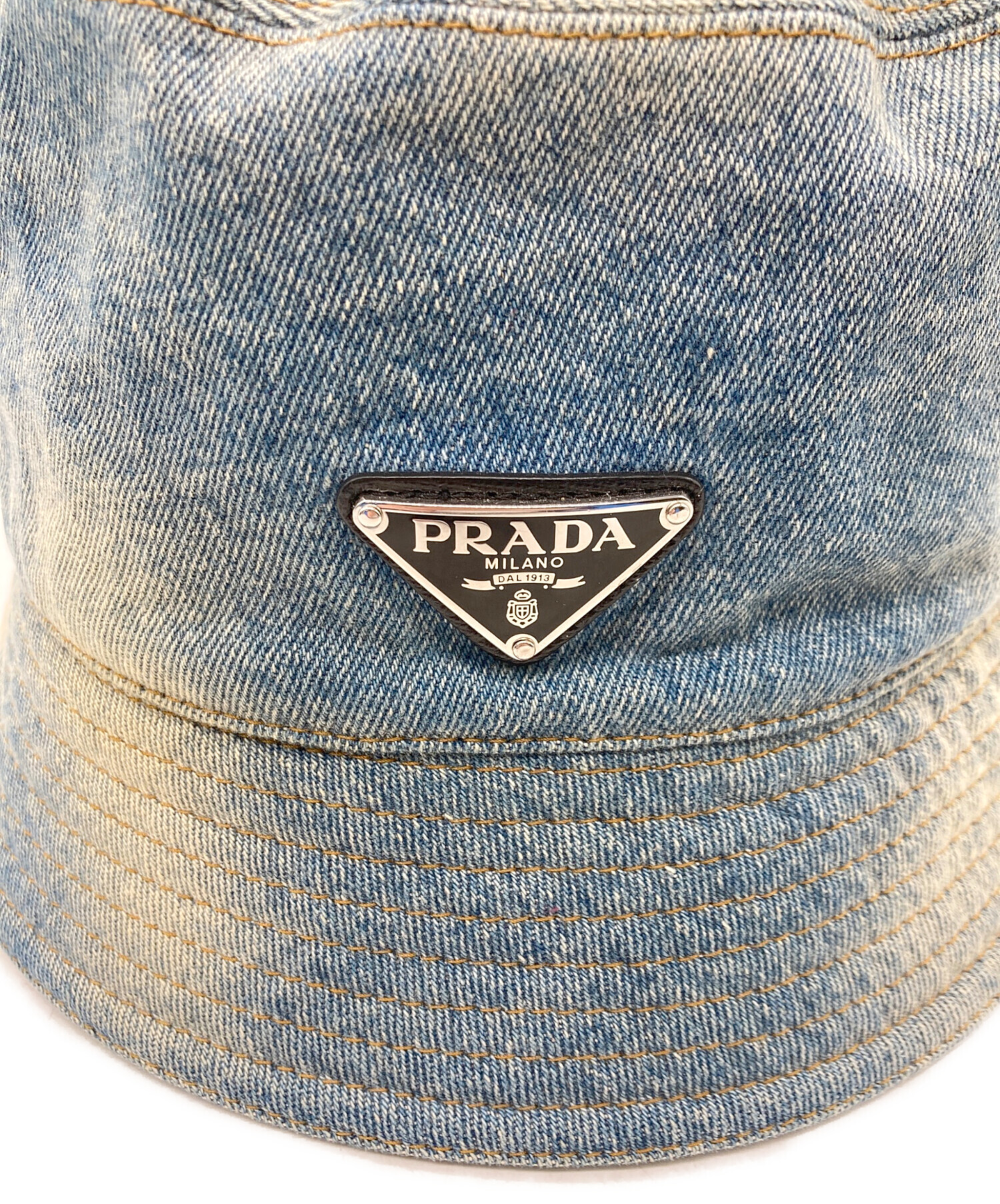 【未使用保管品】PRADA 三角 トライアングル ロゴ デニムバケットハット 未使用保管品】PRADA 三角 トライアングル ロゴ デニムバケットハット