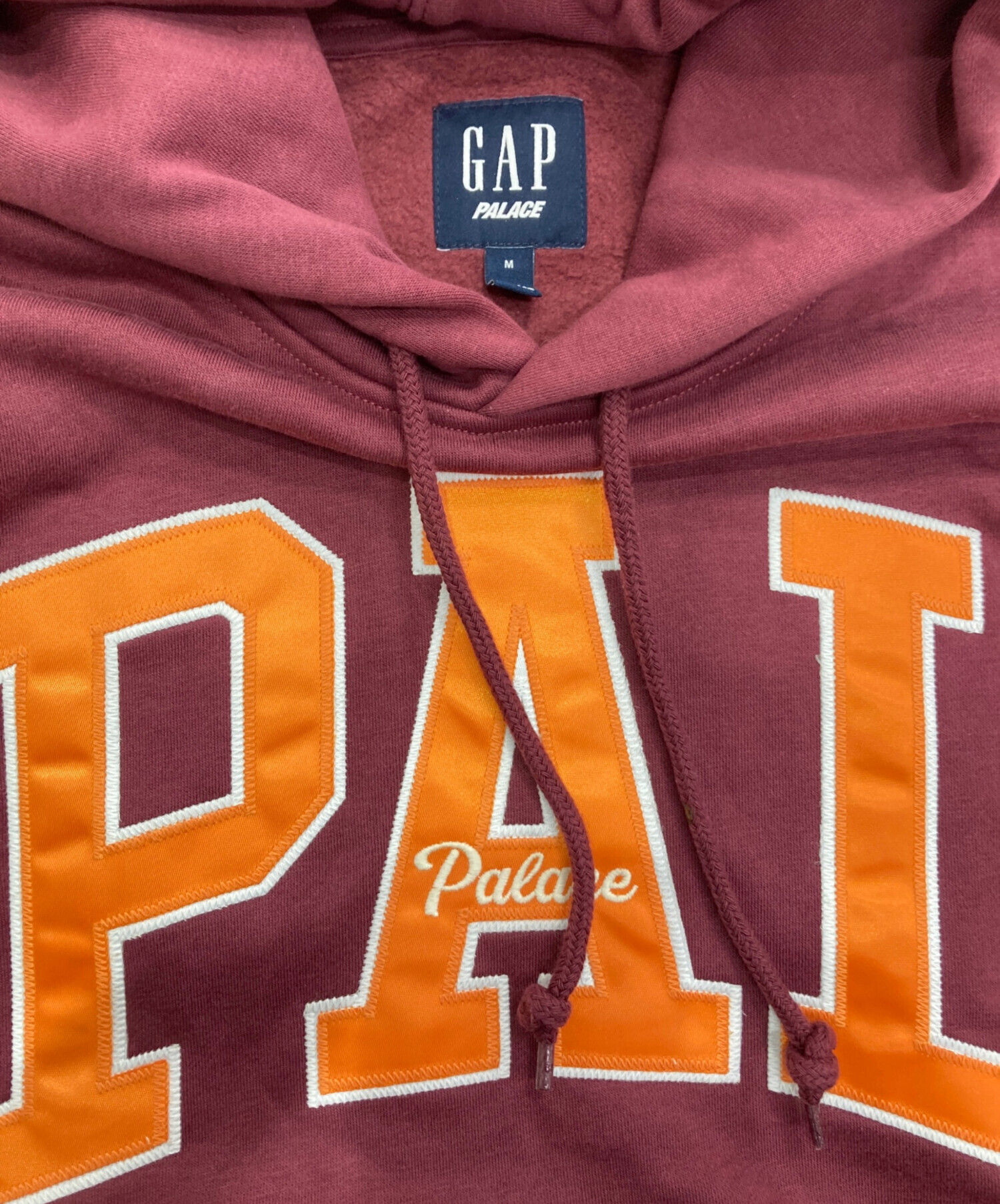 GAP PALACE バーガンディ パーカー M 最終価格 中古・古着通販】GAP (ギャップ) PALACE (パレス) ロゴパーカー バー