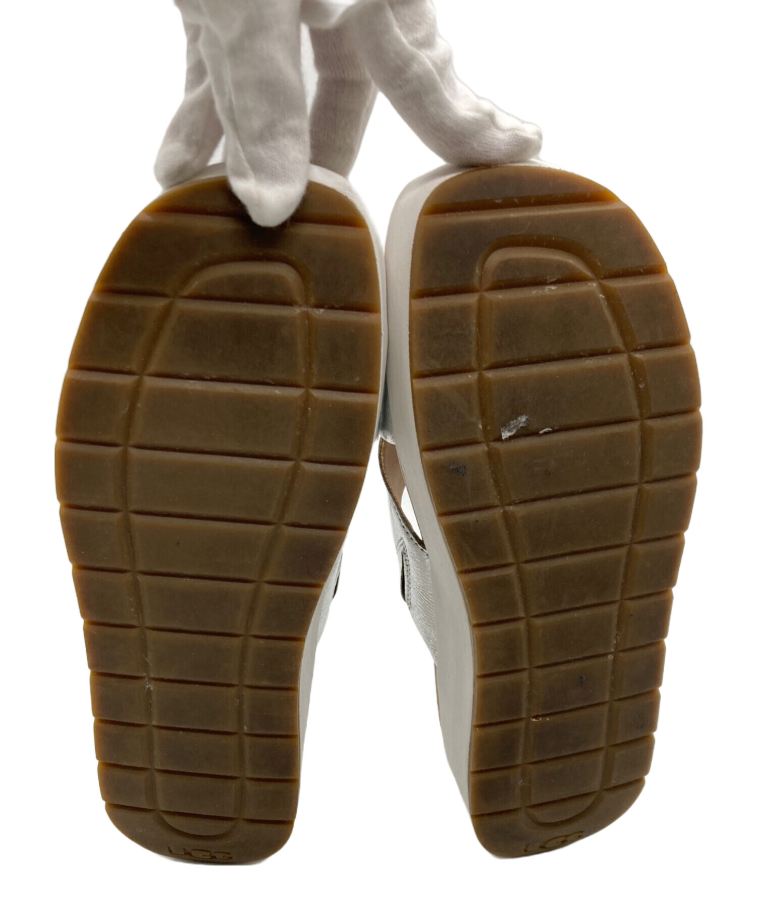 中古・古着通販】UGG (アグ) クロスストラップサンダル シルバー