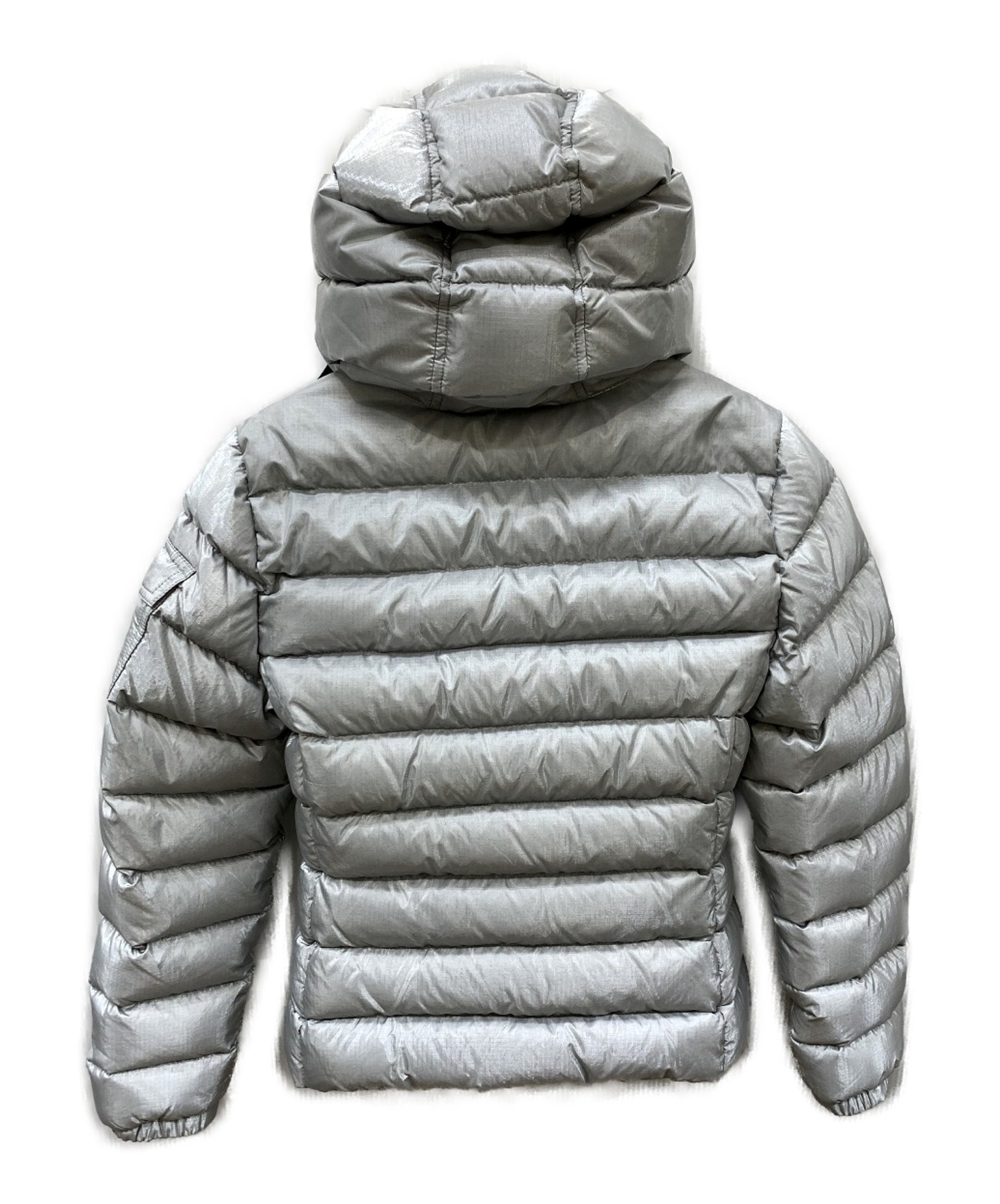MONCLER シルバー ダウンジャケット 中古・古着通販】MONCLER (モンクレール) ダウンジャケット シルバー