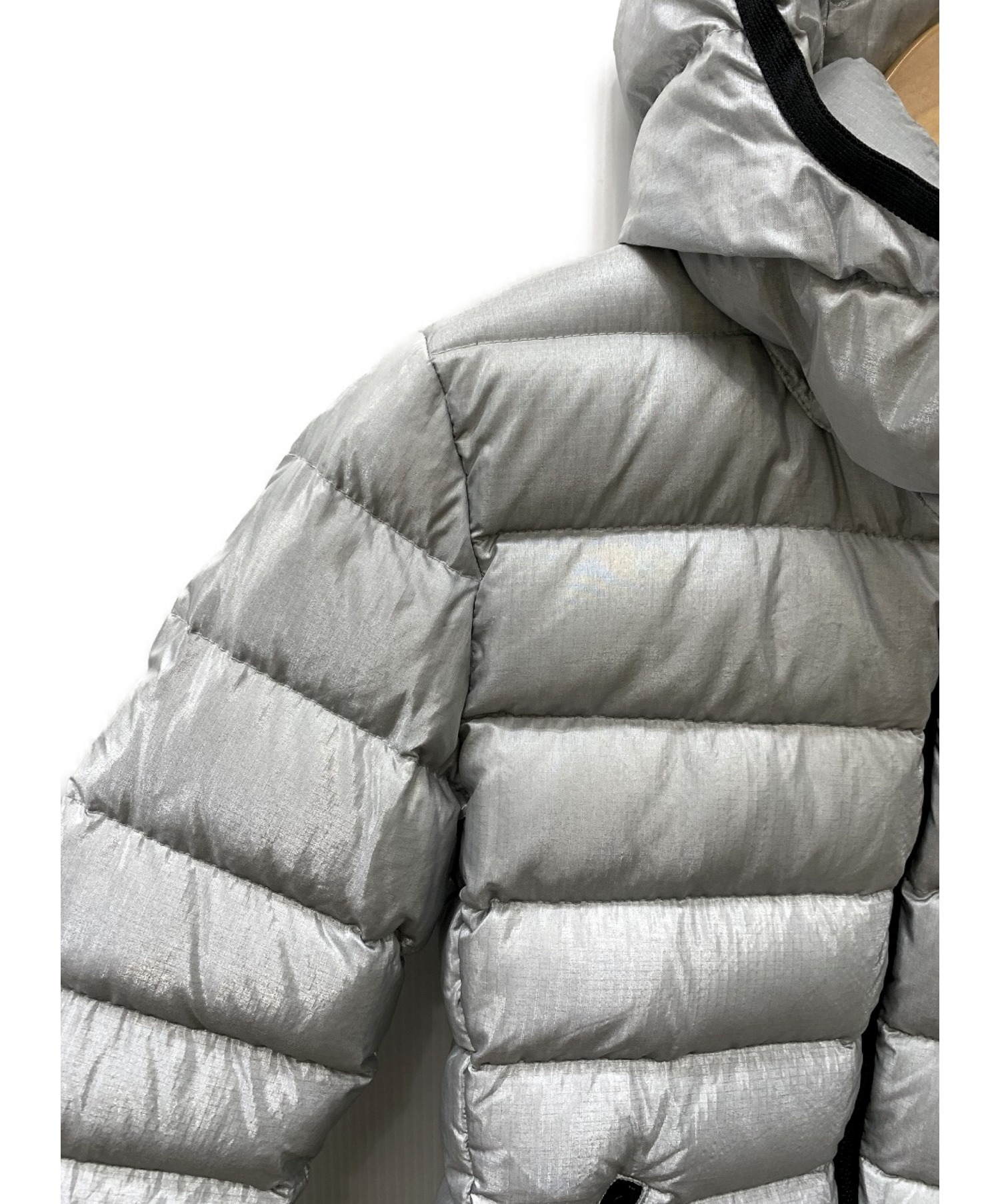 MONCLER シルバー ダウンジャケット MONCLER（ダウンジャケット ・ シルバー/銀色系）のフリマアイテム一覧