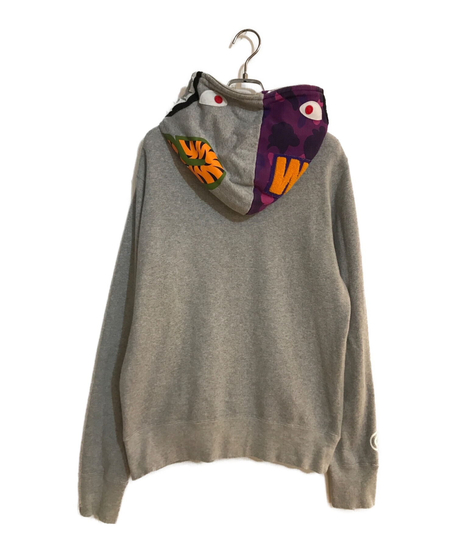 A BATHING APEシャークポンチョ A BATHING APEシャークポンチョ BAPE X