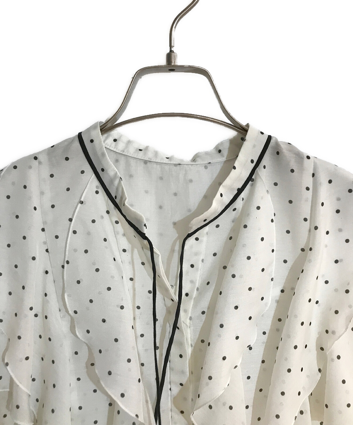 中古・古着通販】ANAYI (アナイ) ドットスパンローンラッフルブラウス