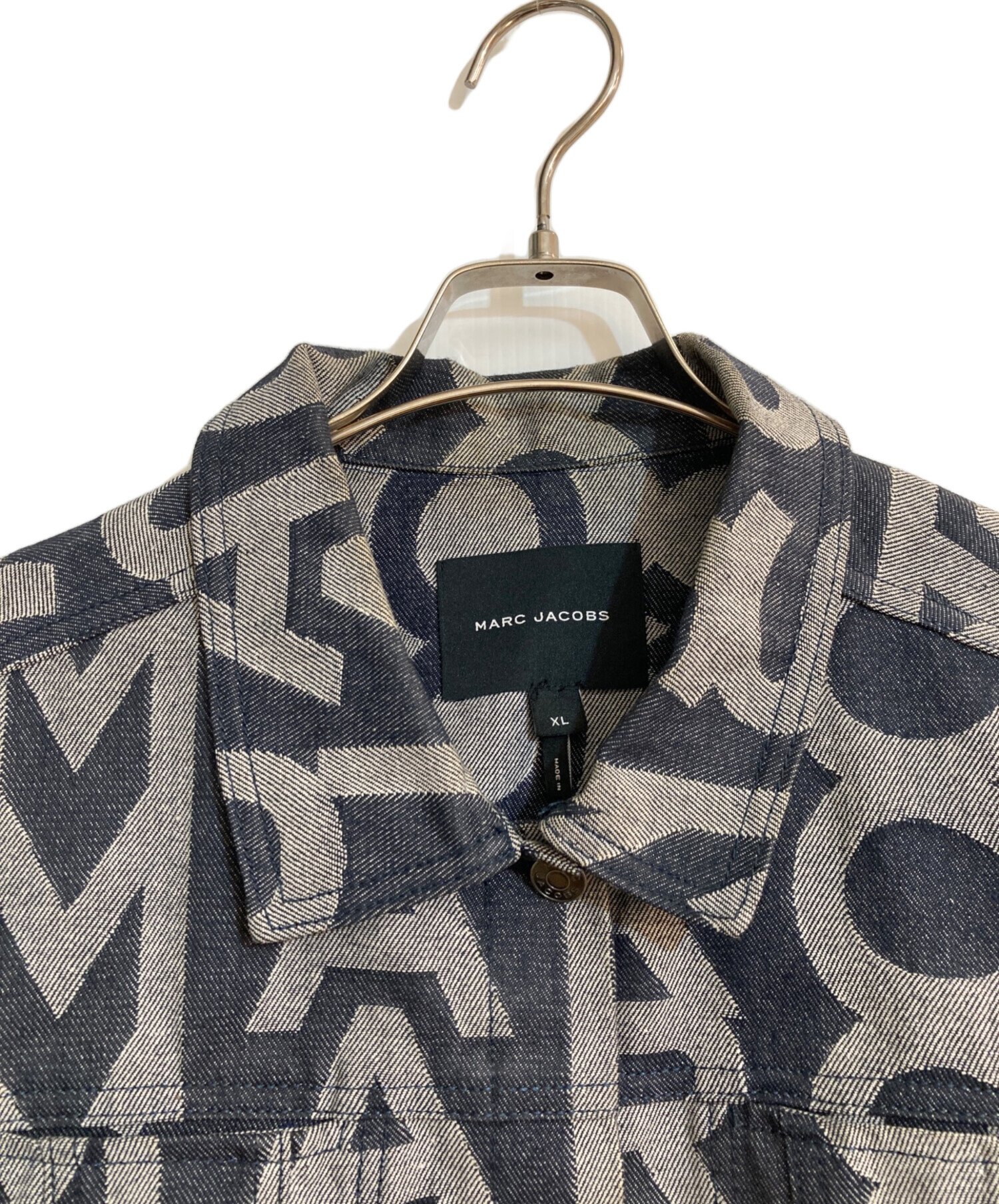 MARC JACOBS モノグラムデニムジャケット 新品 Lサイズ 中古・古着通販】MARC JACOBS (マークジェイコブス) モノグラムデニム