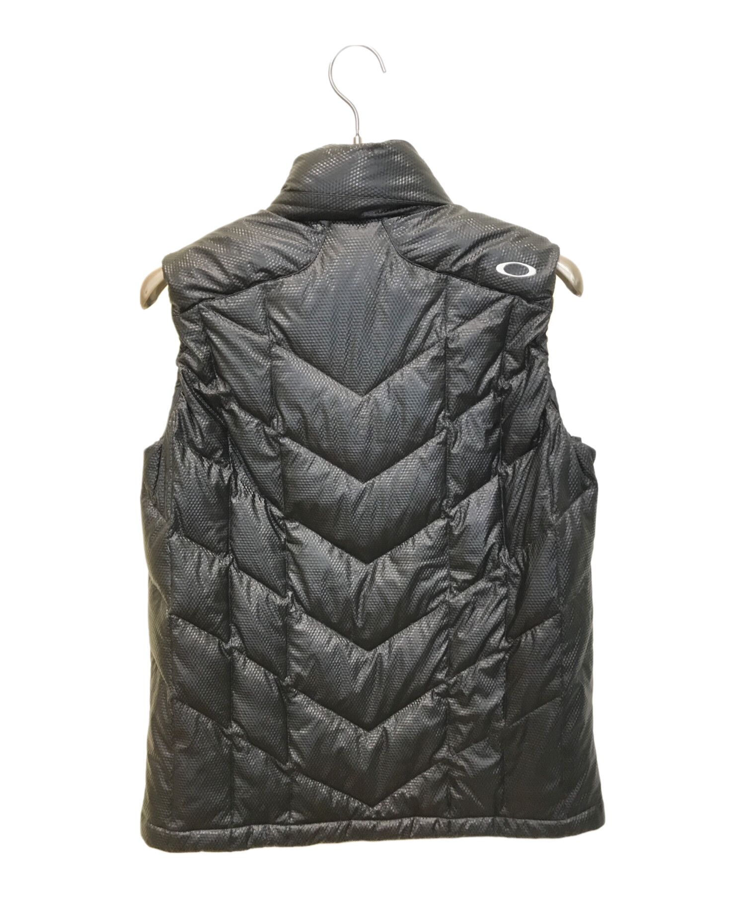 新品未使用　Oakley パターン入り ダウンベスト 中古・古着通販】OAKLEY (オークリー) ダウンベスト ブラック サイズ:L