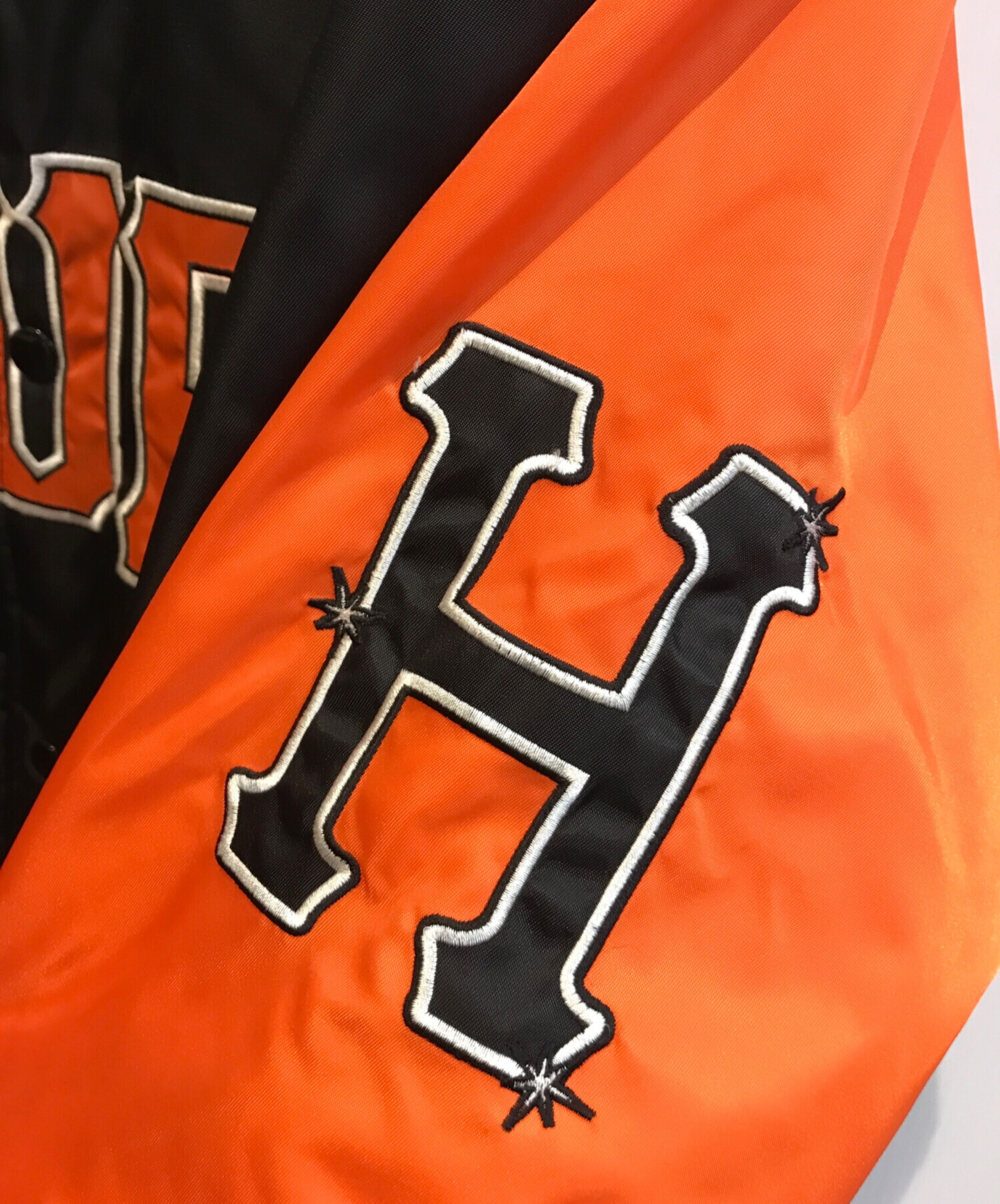 中古・古着通販】HUF (ハフ) SATIN BASEBALL JACKET ブラック×オレンジ 