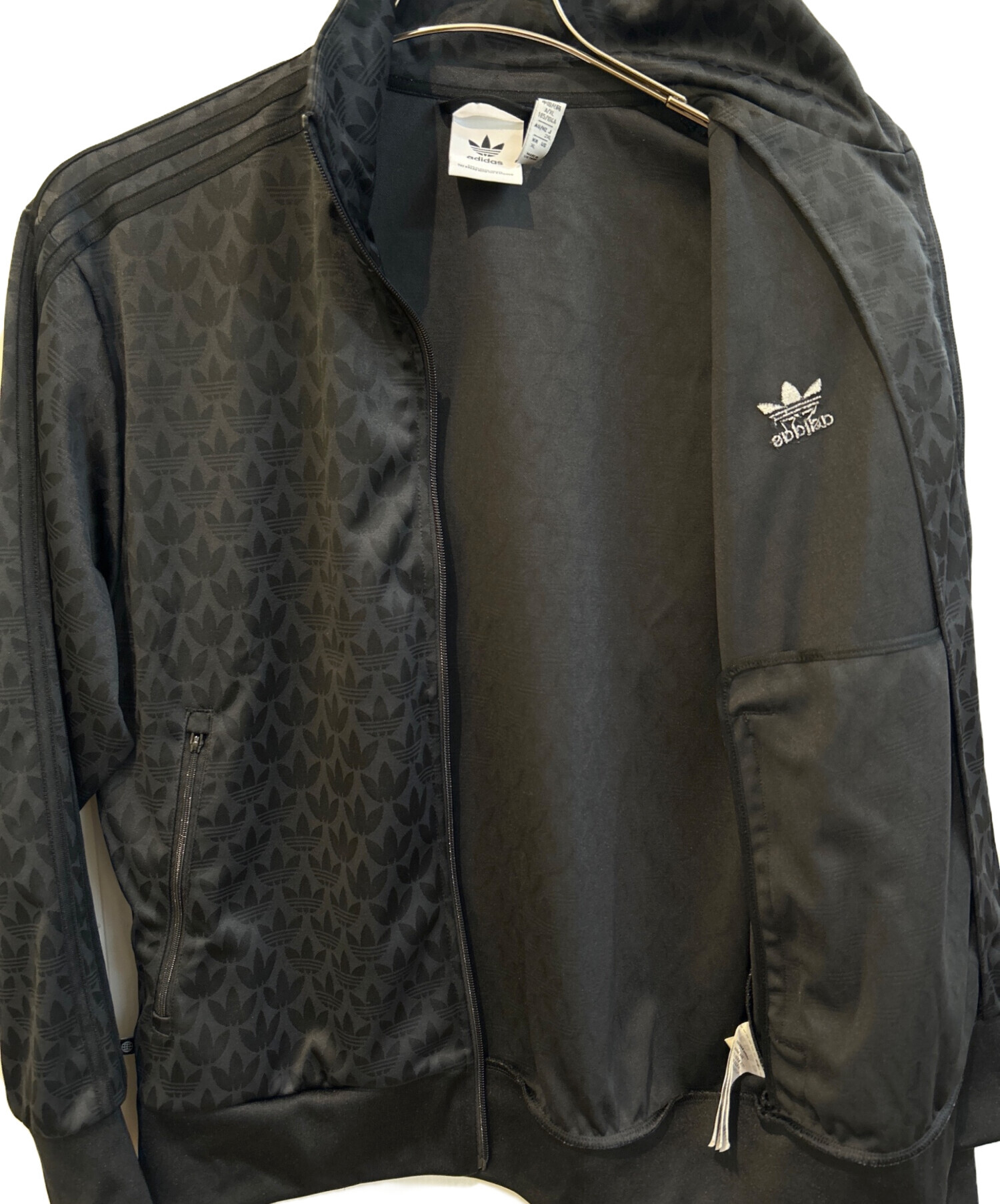 adidas アディダス モノグラム トレフォイル総柄 トラックジャケット2XL adidas（アディダス）の「トレフォイル モノグラム サテン トラック