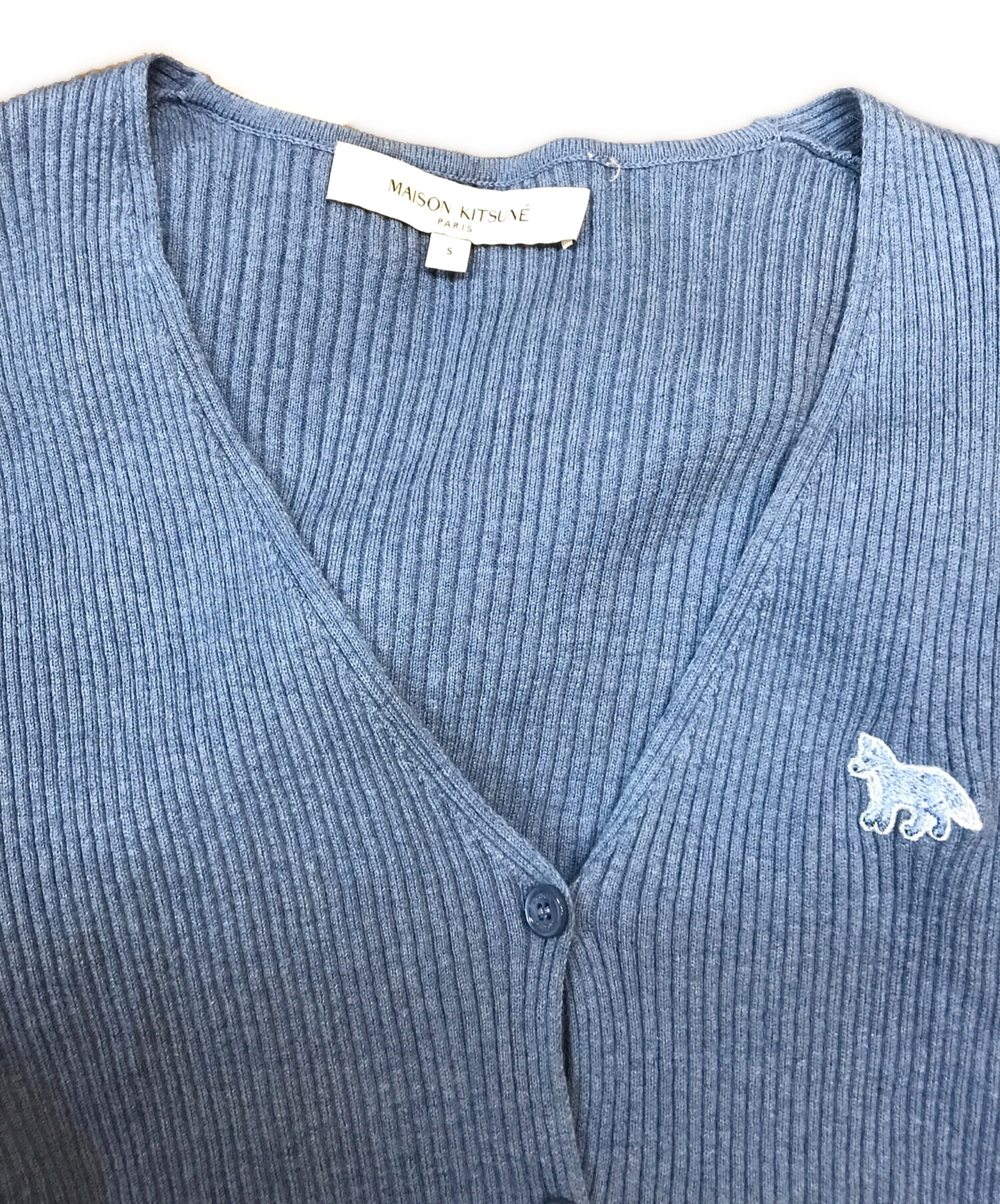 メゾンキツネ／Ｖネック カーディガン ウール100% ポケット ライトブルー 中古・古着通販】MAISON KITSUNE (メゾンキツネ) ベイビー フォックス