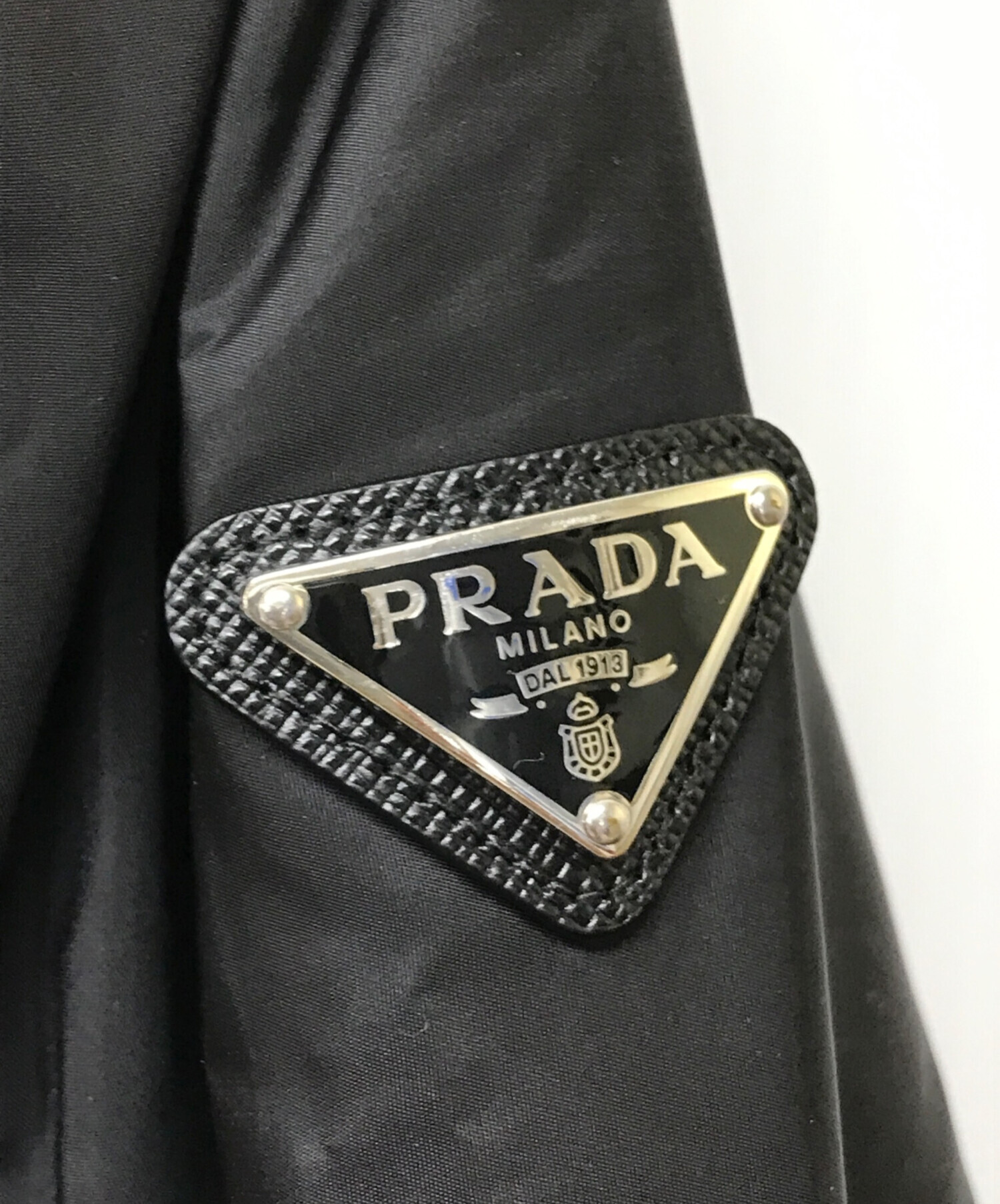 中古・古着通販】PRADA (プラダ) 袖トライアングルプレートダウン