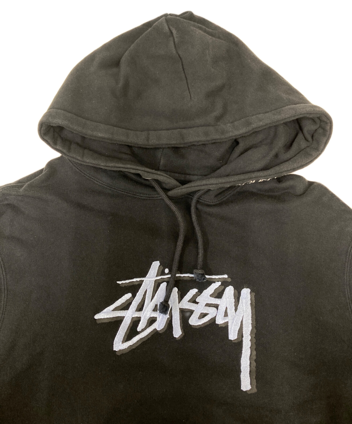 Stüssy ブラックパーカー 即完売モデル　フード刺繍ロゴ 中古・古着通販】stussy (ステューシー) センター刺繍ロゴ