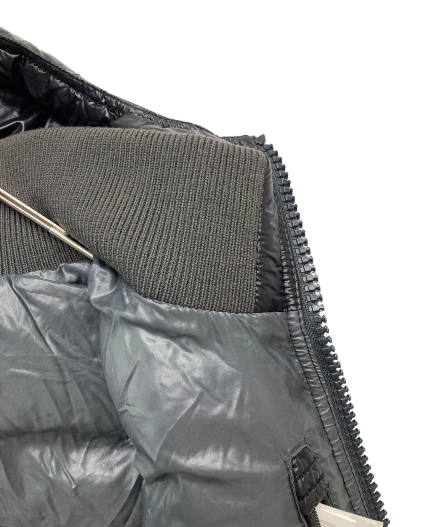 MONCLER BARTHOLOME GILETフード付きブラックダウンベスト MONCLER BARTHOLOME GILETフード付きブラックダウンベスト