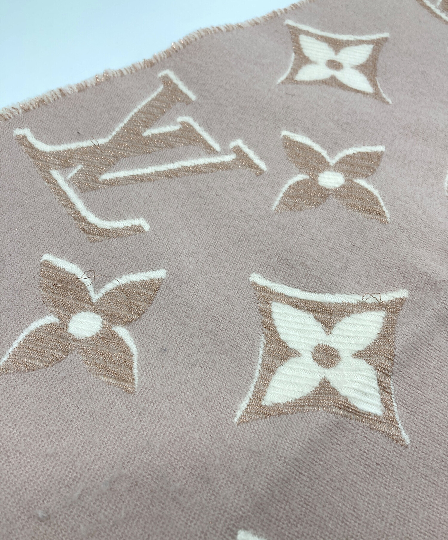 LOUIS VUITTON ルイヴィトン M78237 フリンジ LV エセンシャル シャイン モノグラム ジャカード ウール マフラー ピンク レディース LV Essential Shine Scarf S00 - Accessories M78237 | LOUIS VUITTON