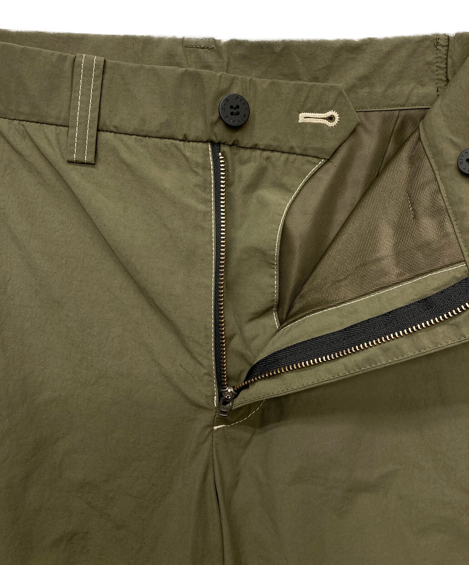 ISSEY MIYAKE イッセイミヤケ ブラウス M カーキ 【古着】【中古】【送料無料】 中古・古着通販】me ISSEY MIYAKE (ミーイッセイ ミヤケ) プリーツ
