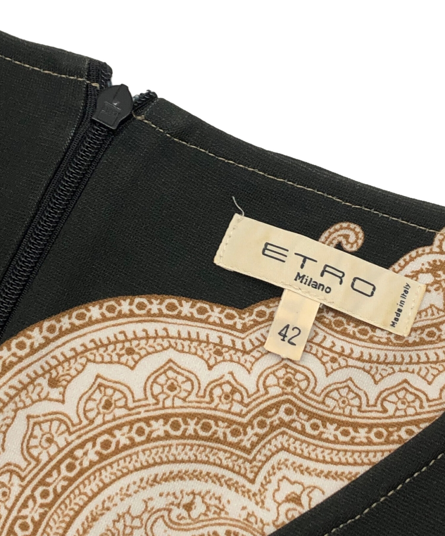 ETROノースリーブひざ丈ワンピース 黒とカラフルな柄 ETROノースリーブひざ丈ワンピース 黒とカラフルな柄 ETROノースリーブ