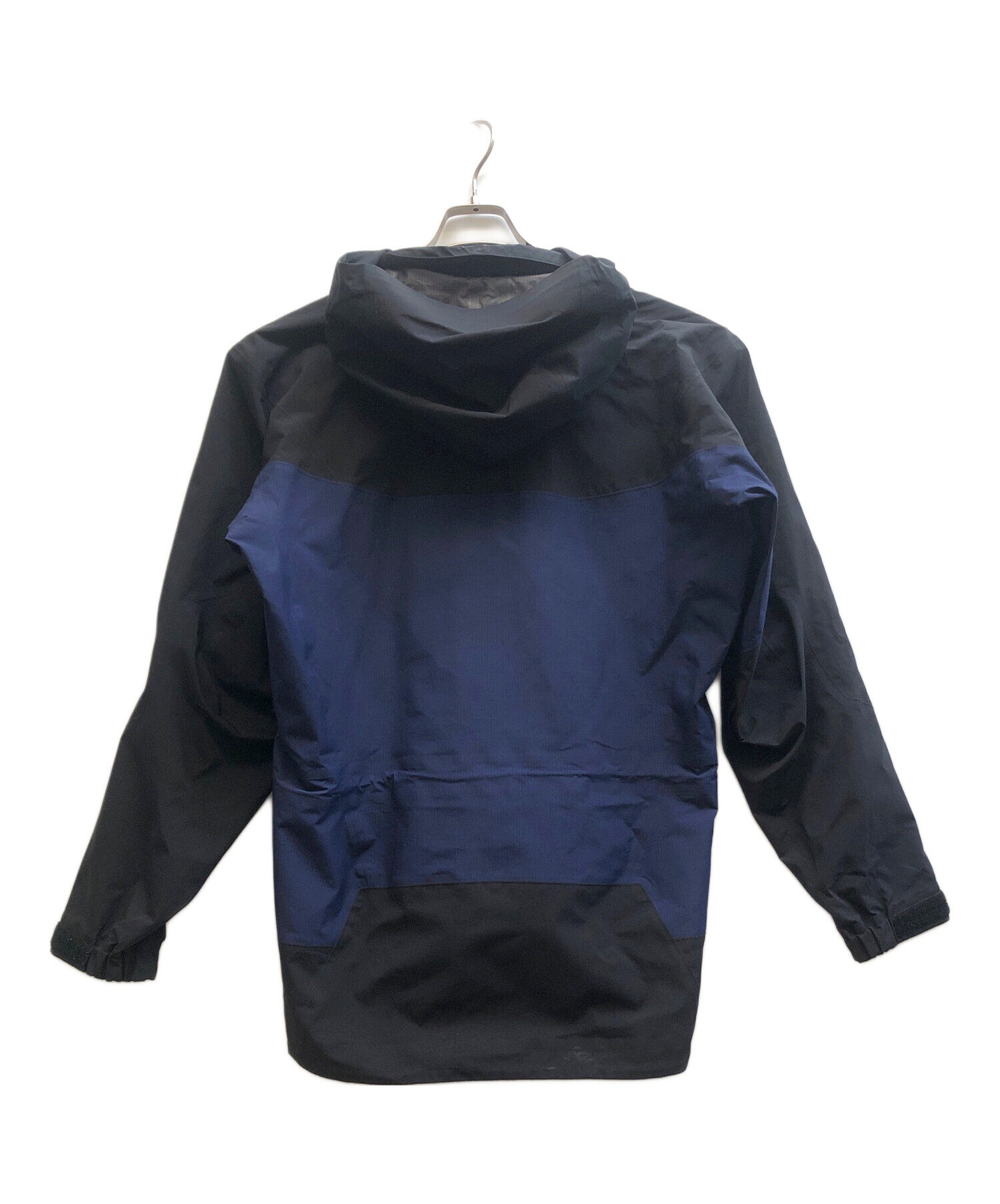 【値下げ可】ARC'TERYX×BEAMS 40周年限定モデル別注シータAR アークテリクス×BEAMS 40周年別注 シータAR 美品 ブラック×ネイビー