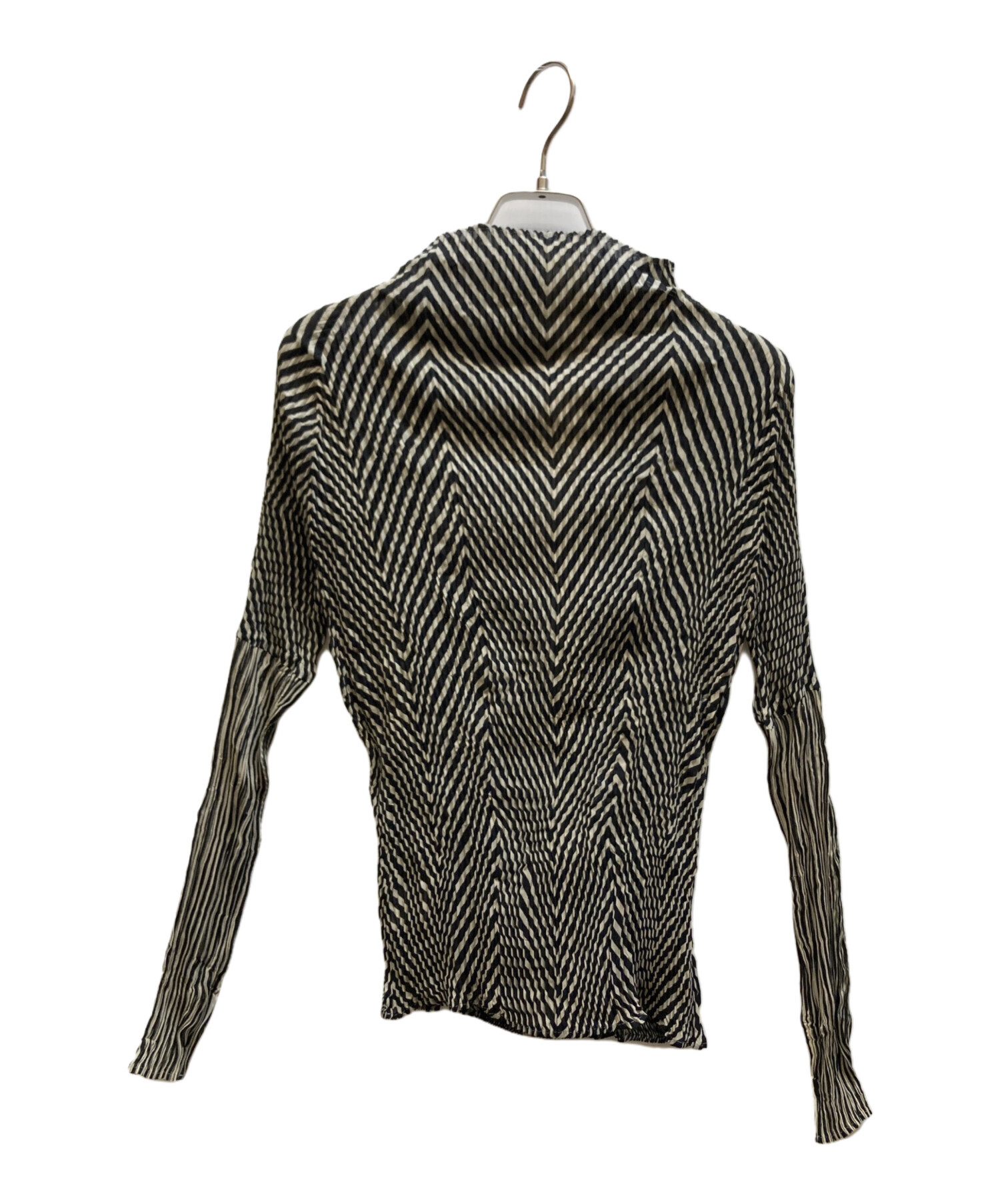 美品 プリーツプリーズ イッセイミヤケ ジグザグ トップス カットソー シアー 中古・古着通販】ISSEY MIYAKE (イッセイミヤケ) シアープリーツ