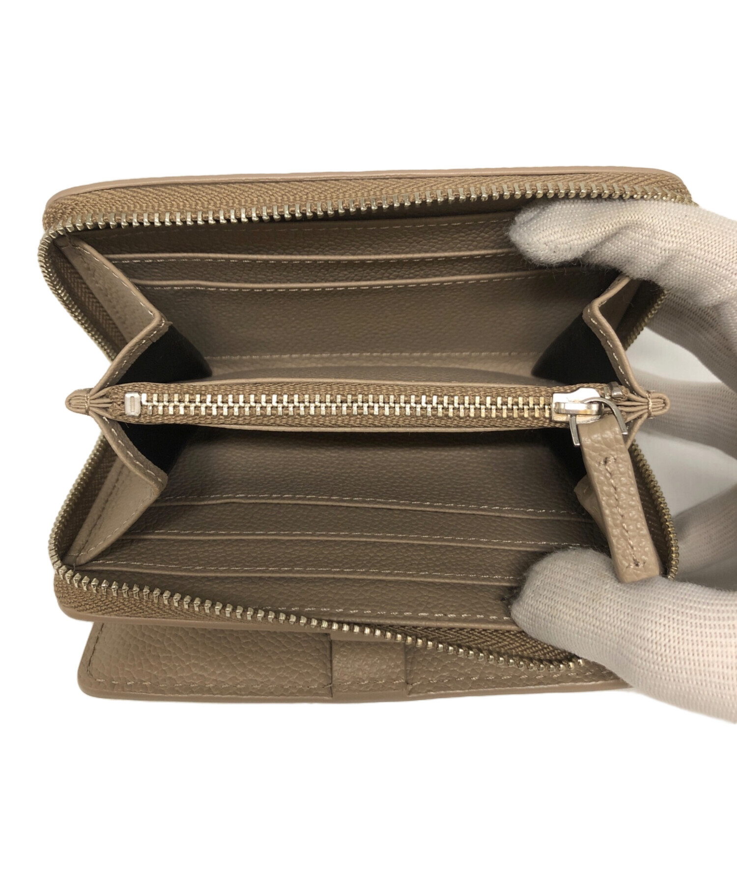 VASIC ベージュ美品 中古・古着通販】VASIC (ヴァジック) 2つ折り財布 ベージュ｜ブランド