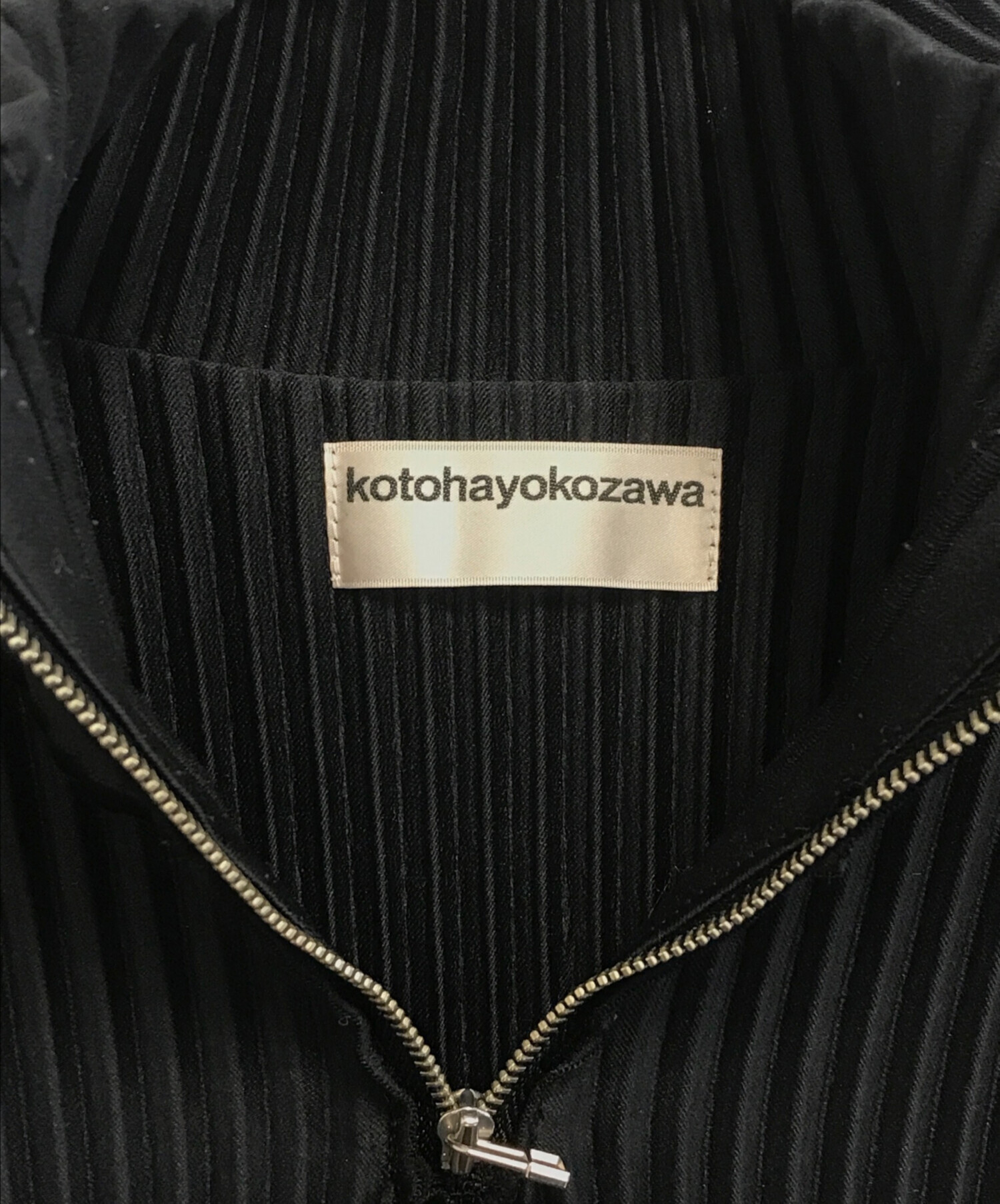 中古・古着通販】kotohayokozawa (コトハヨコザワ) ハーフZIPプリーツ