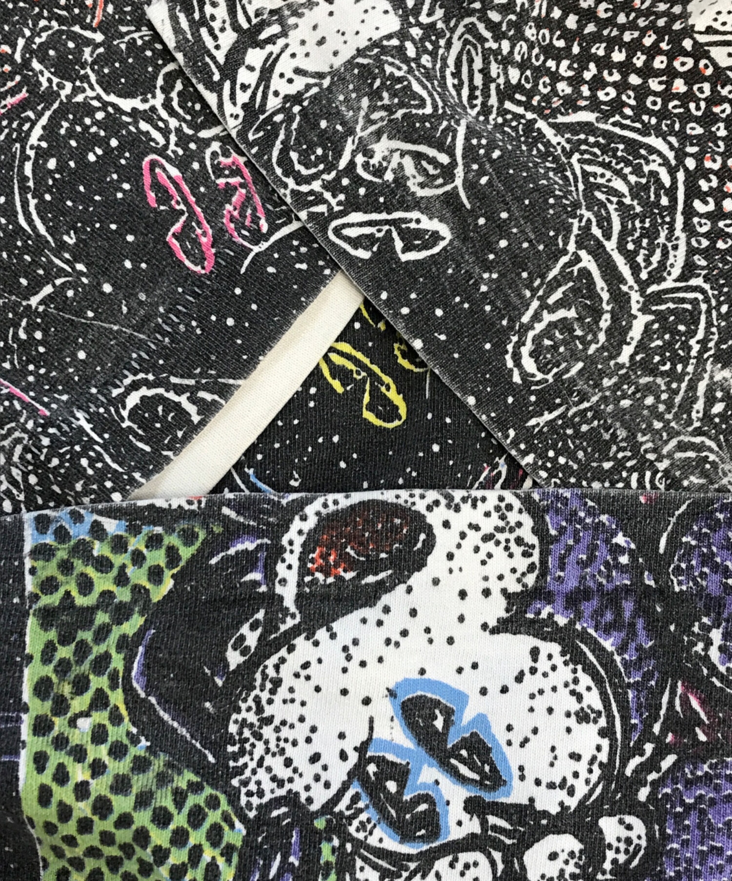 中古・古着通販】DISNEY (ディズニー) 総柄プリントTシャツ ブラック